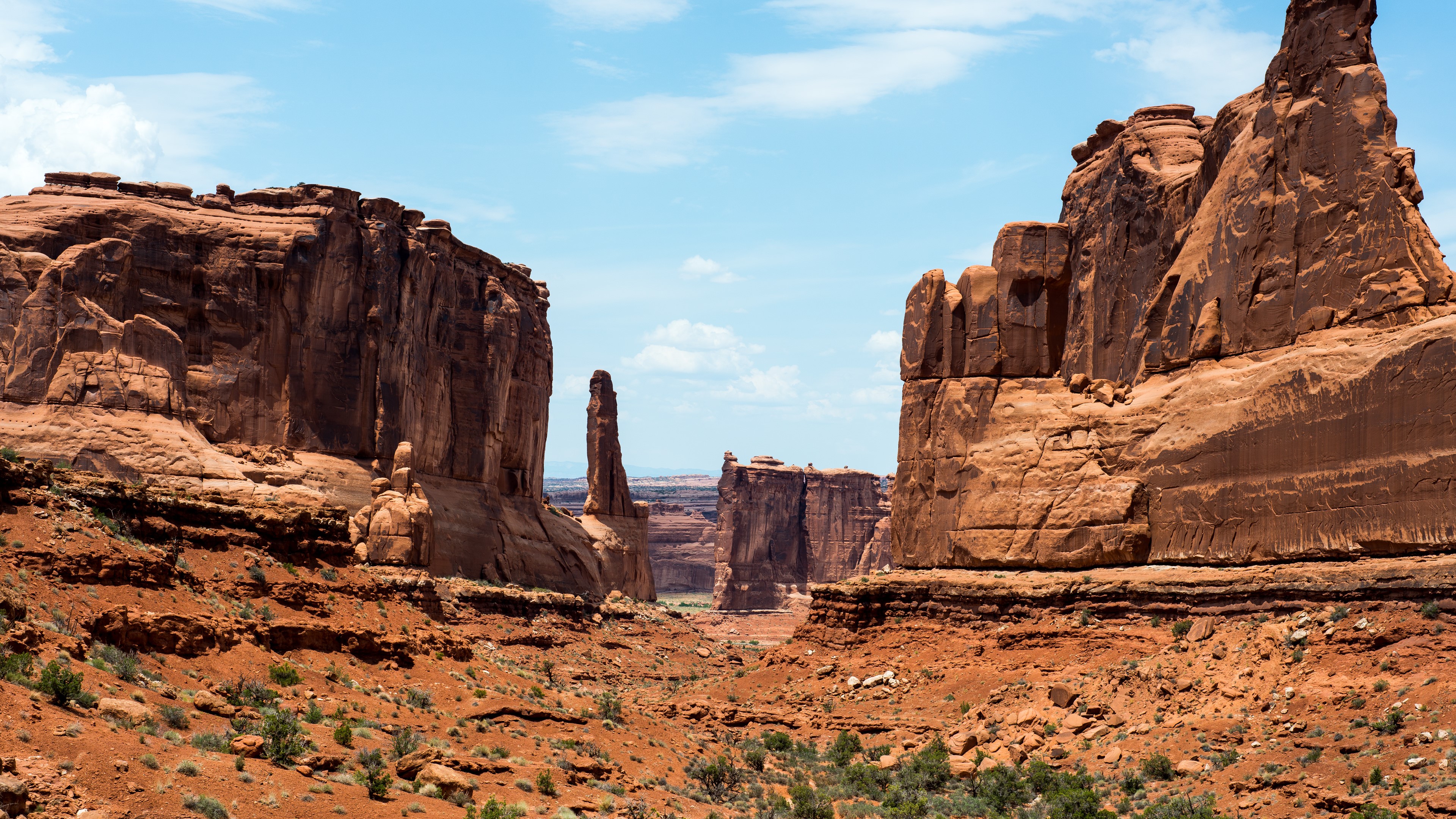 Desert landscape with rock formations in USA HD Wallpaper