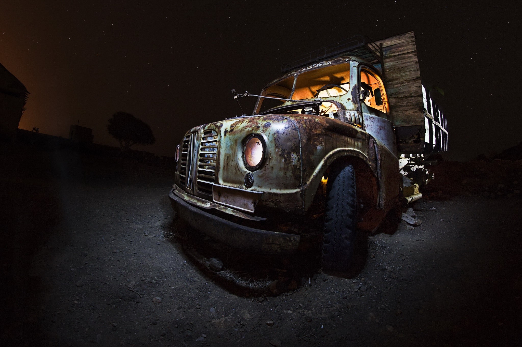 Old rusty truck at night HD Wallpaper