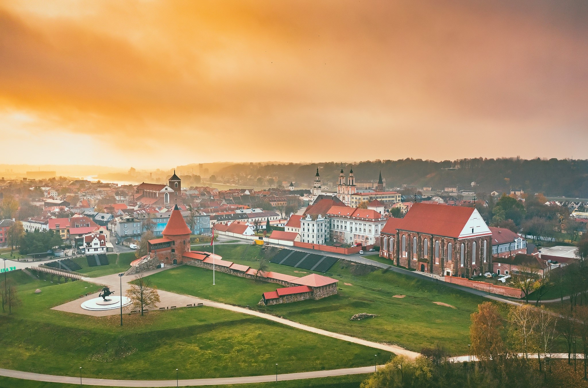 Kaunas Castle and Old Town, Lithuania HD Wallpaper