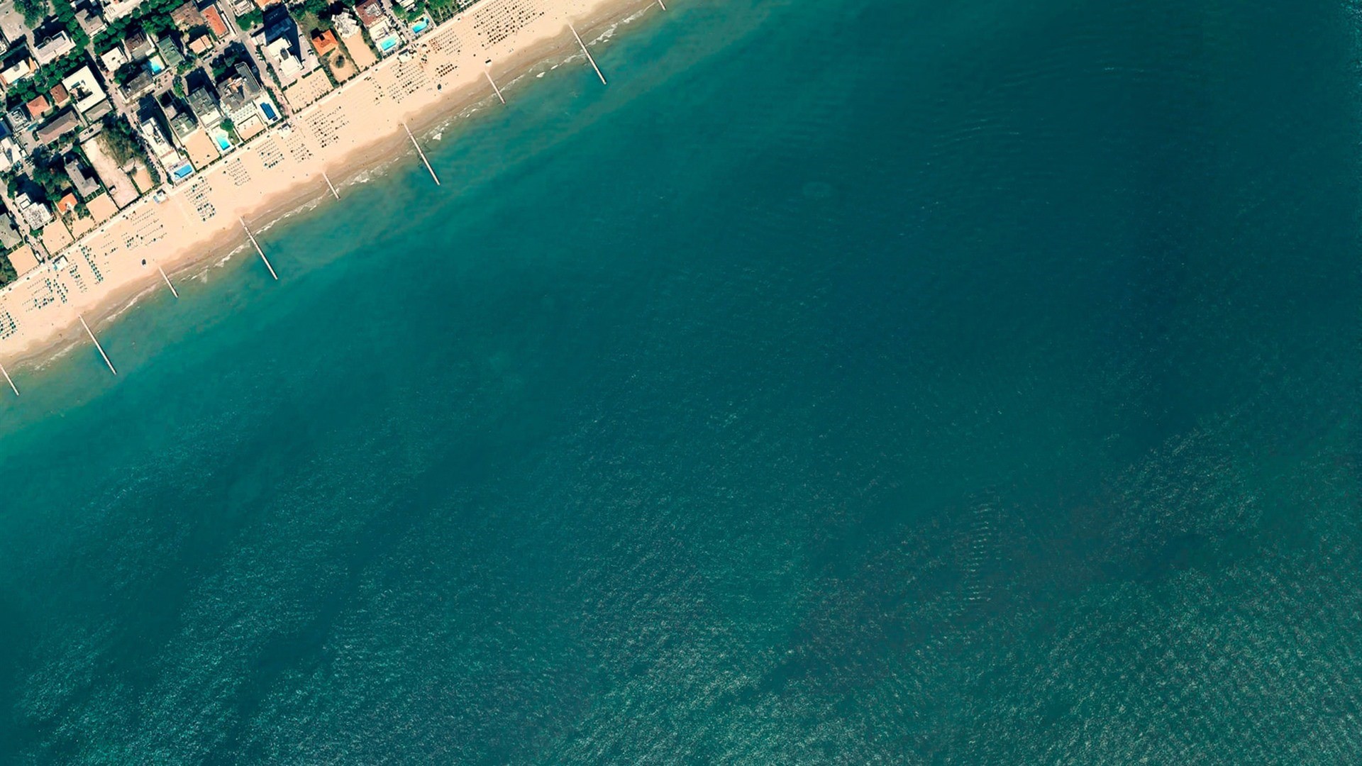 Aerial view of a beach and turquoise ocean HD Wallpaper