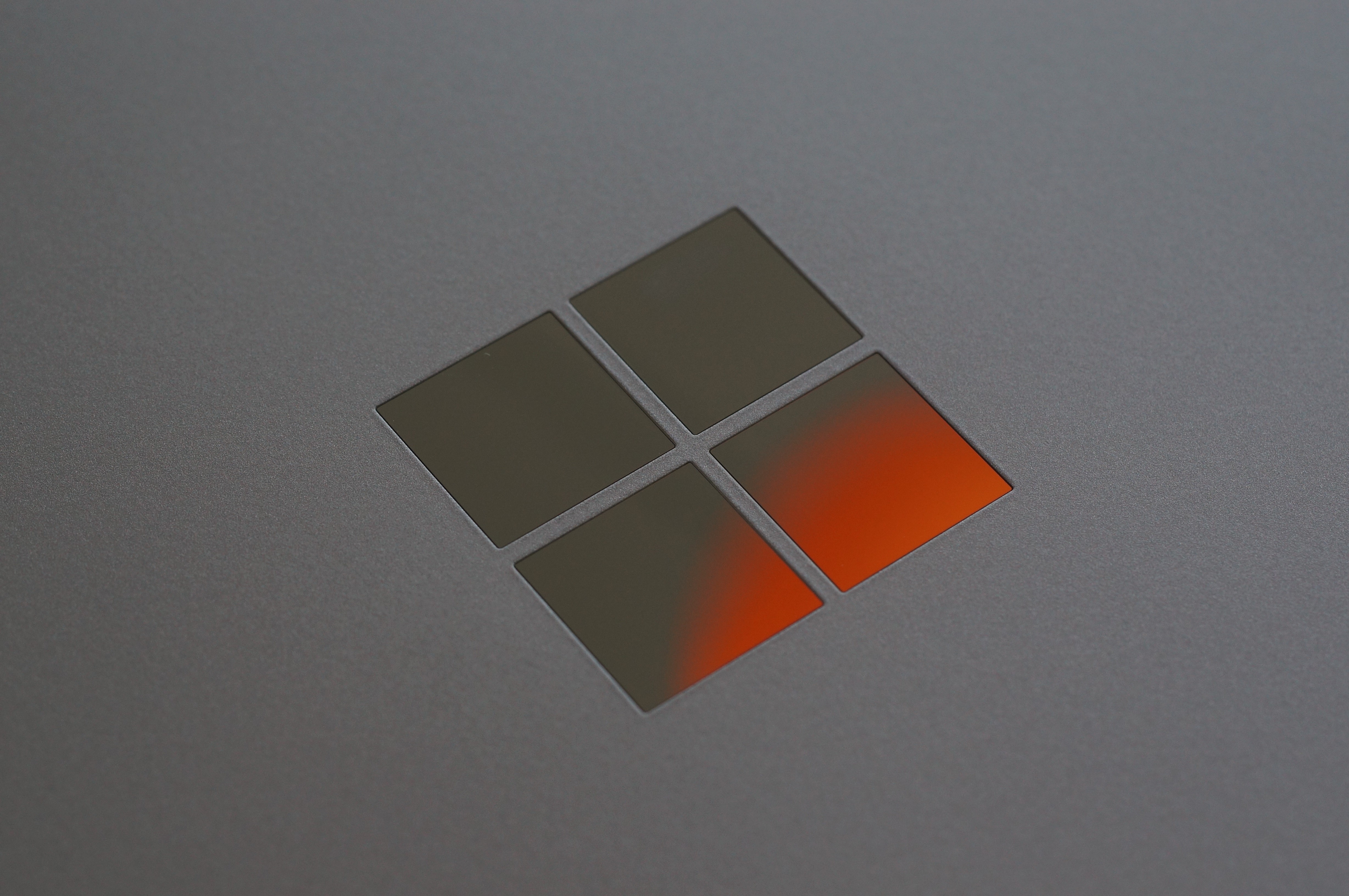 Microsoft Windows logo with orange gradient HD Wallpaper