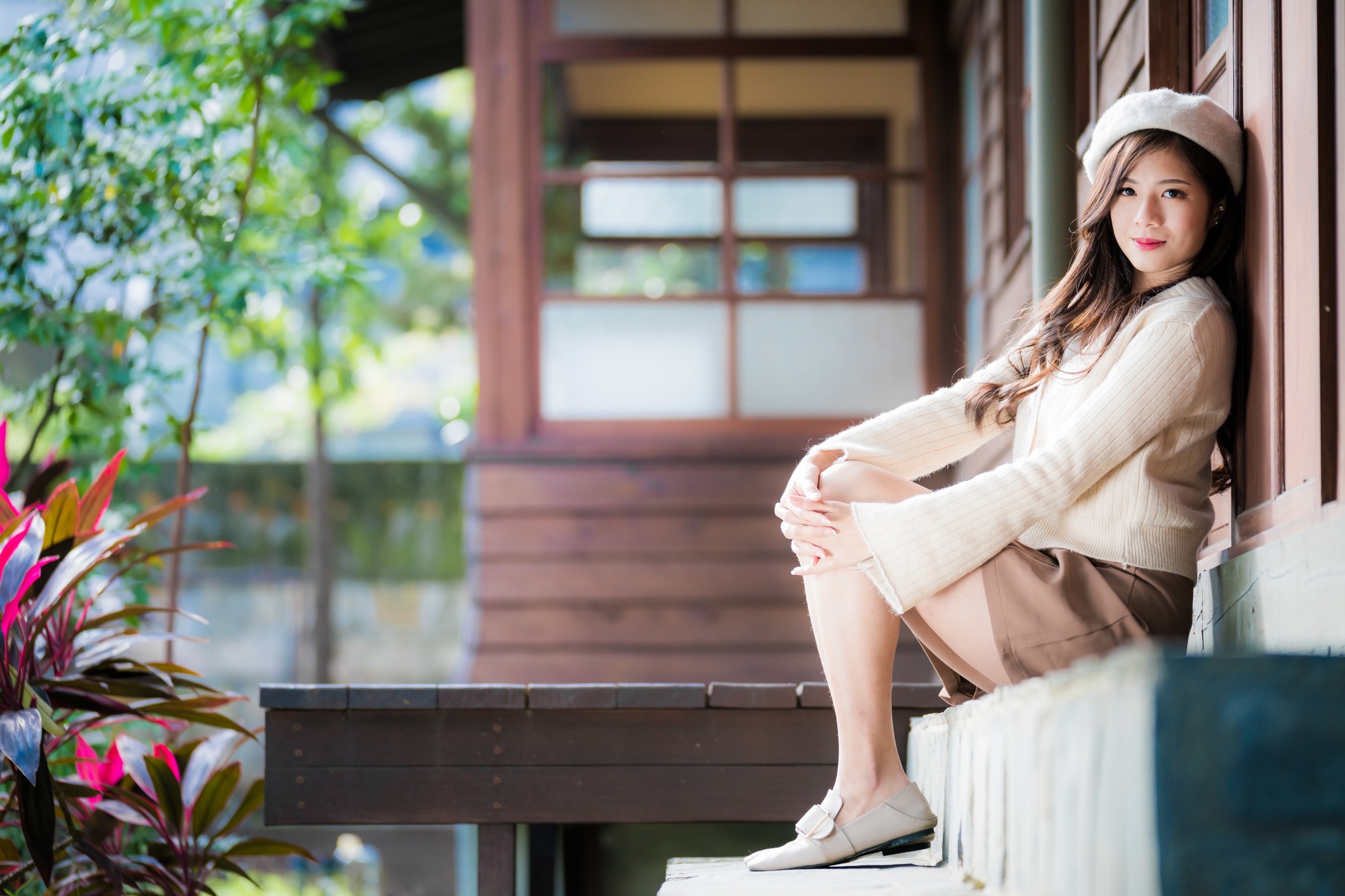 Asian woman wearing a beret and sweater HD Wallpaper