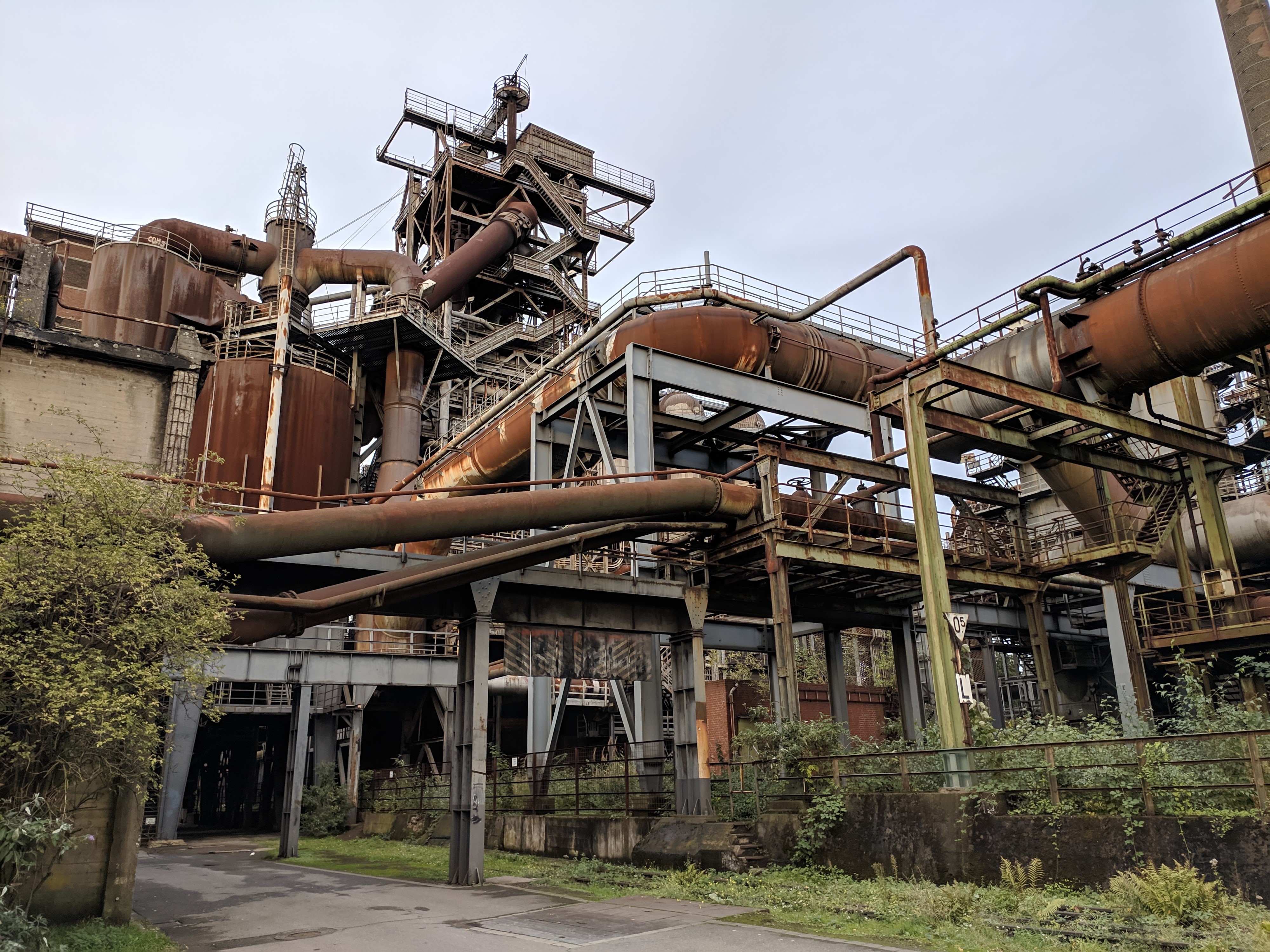 Abandoned factory with industrial structures in Germany HD Wallpaper