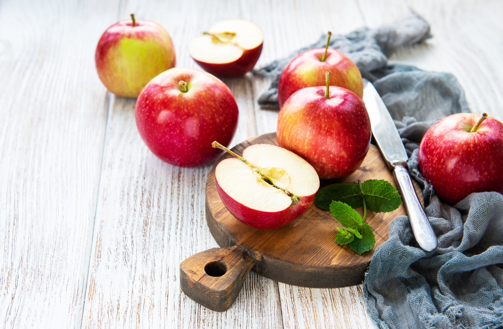 Apples on a wooden surface with a knife and mint HD Wallpaper