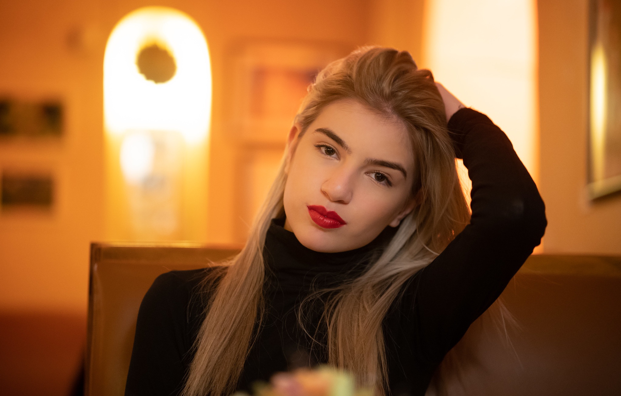 Woman with blonde hair and red lipstick HD Wallpaper