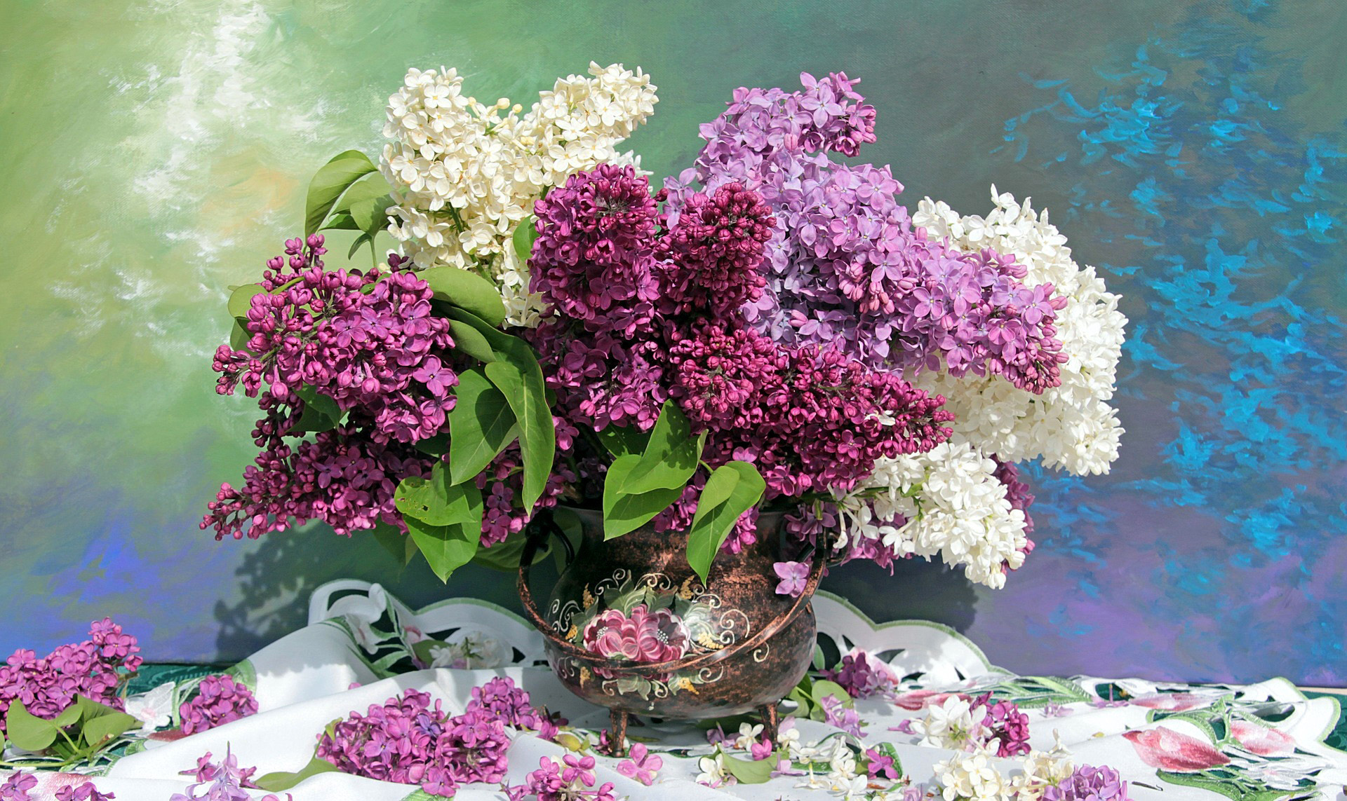 Still life of a bouquet of lilacs in a vase HD Wallpaper