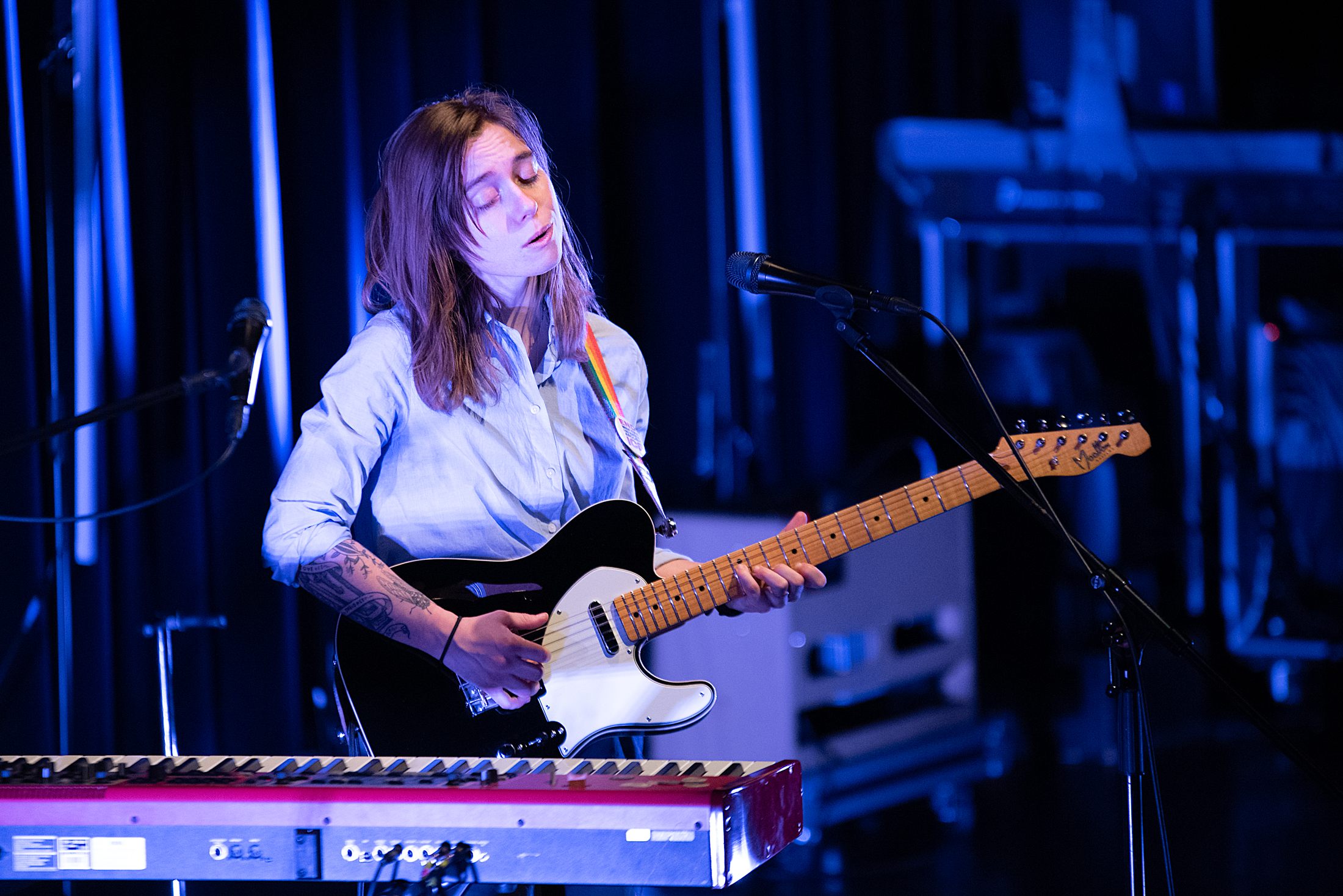 Julien Baker plays guitar on stage HD Wallpaper