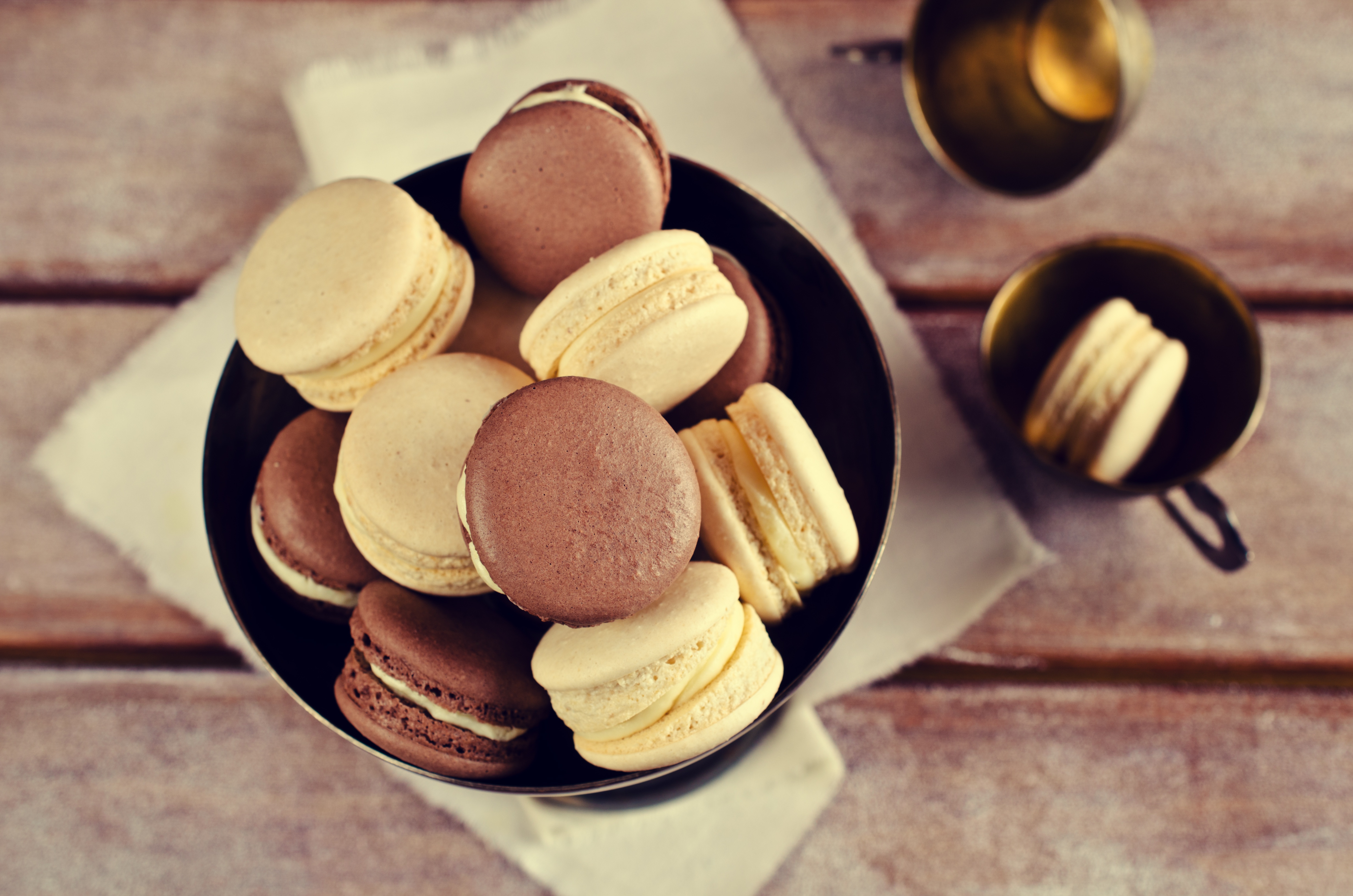 Chocolate and Vanilla Macarons in a Bowl HD Wallpaper