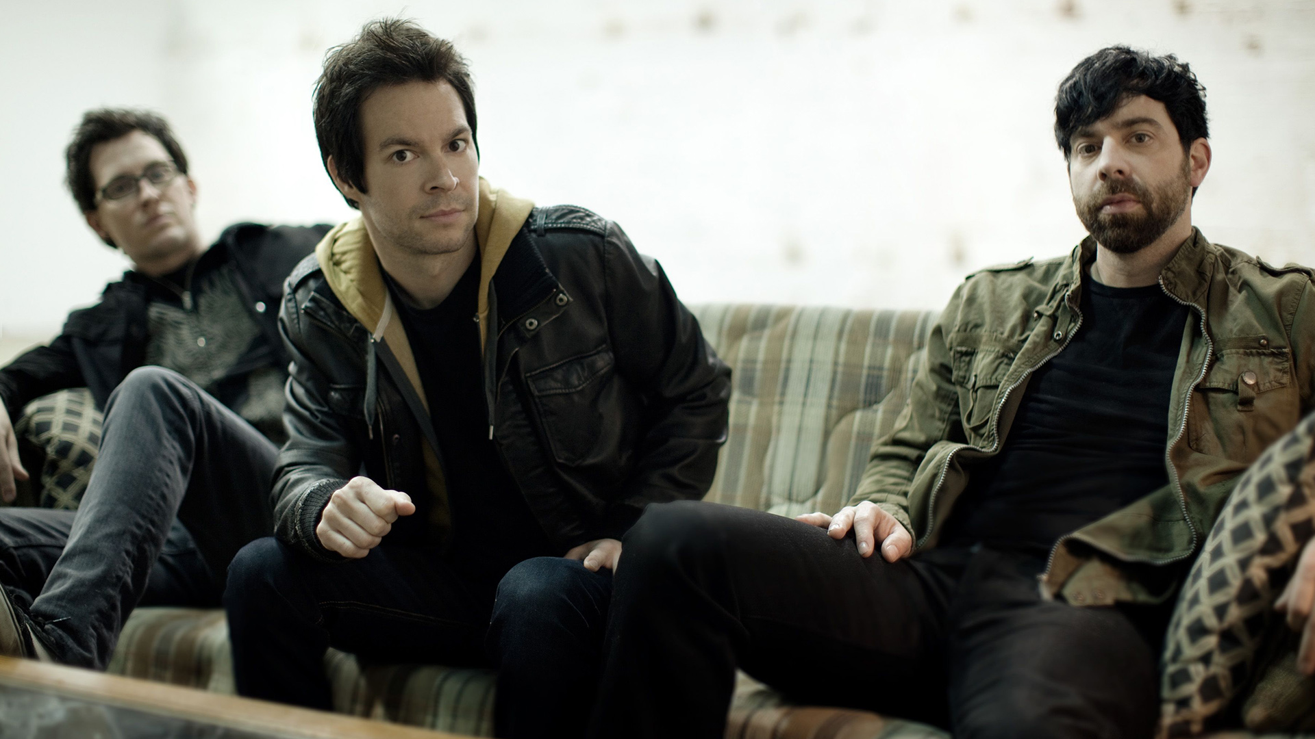 Chevelle band members sitting on a couch HD Wallpaper