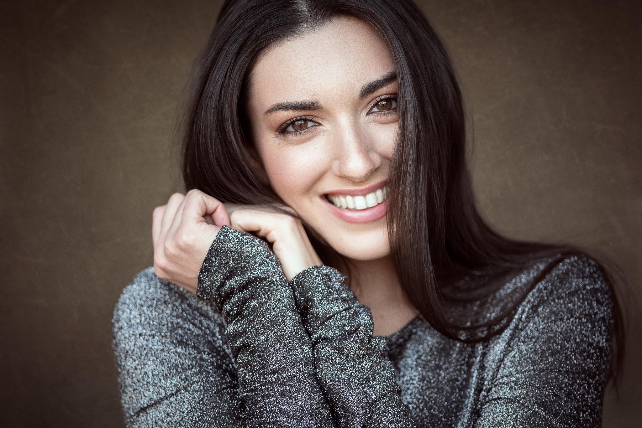 Woman with brown eyes and black hair smiling HD Wallpaper