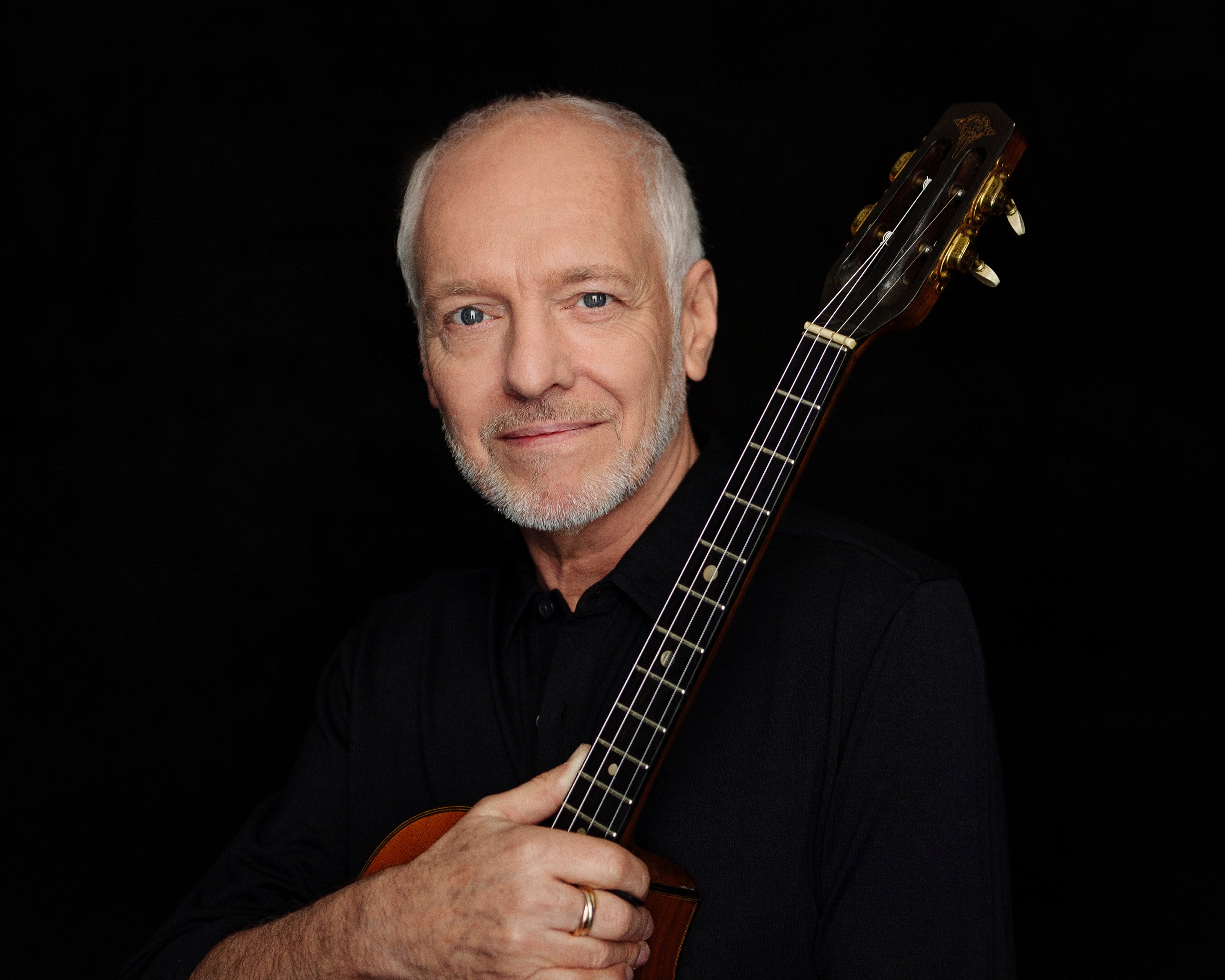 Peter Frampton with a guitar HD Wallpaper