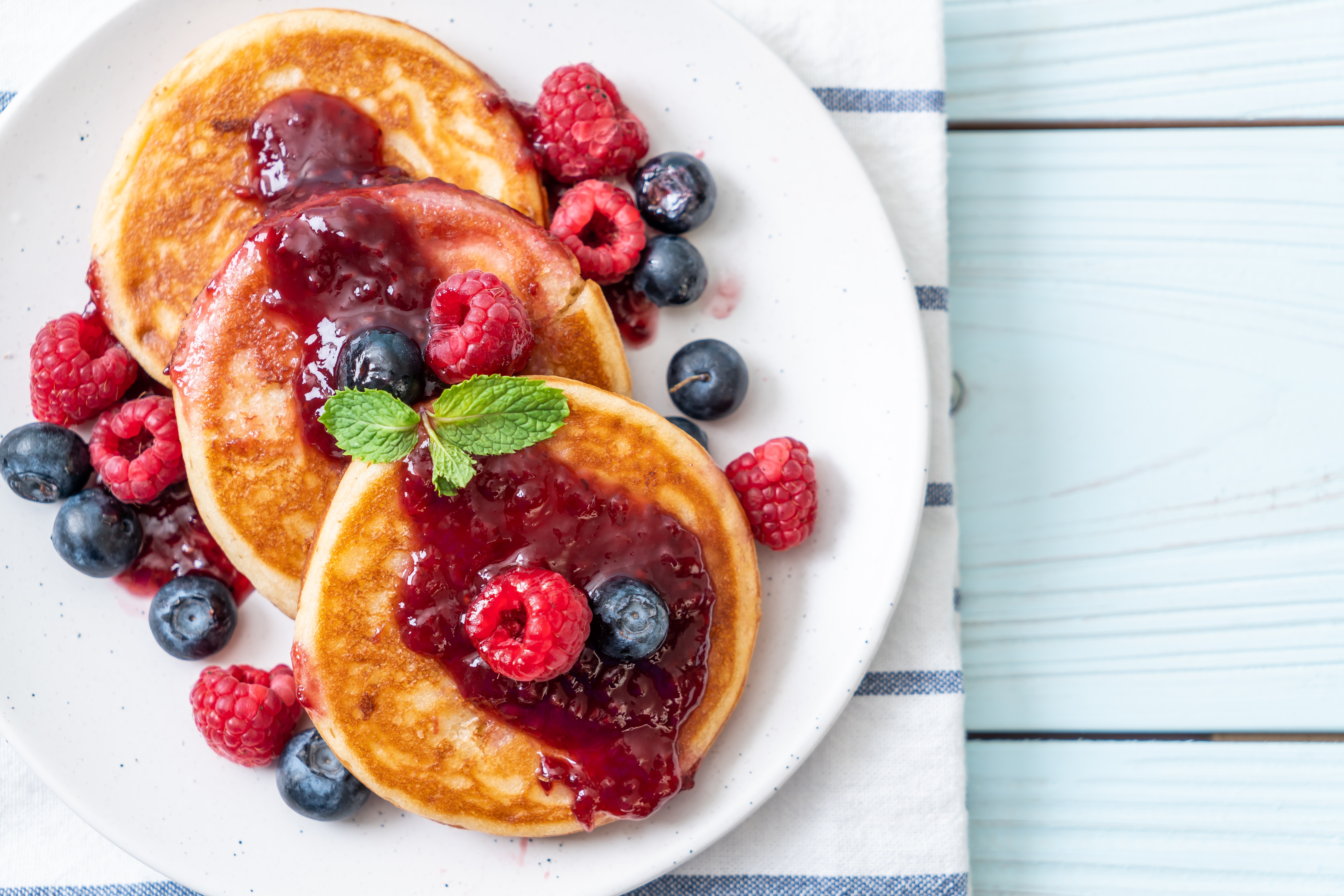 Pancakes with Berries and Raspberry Sauce HD Wallpaper