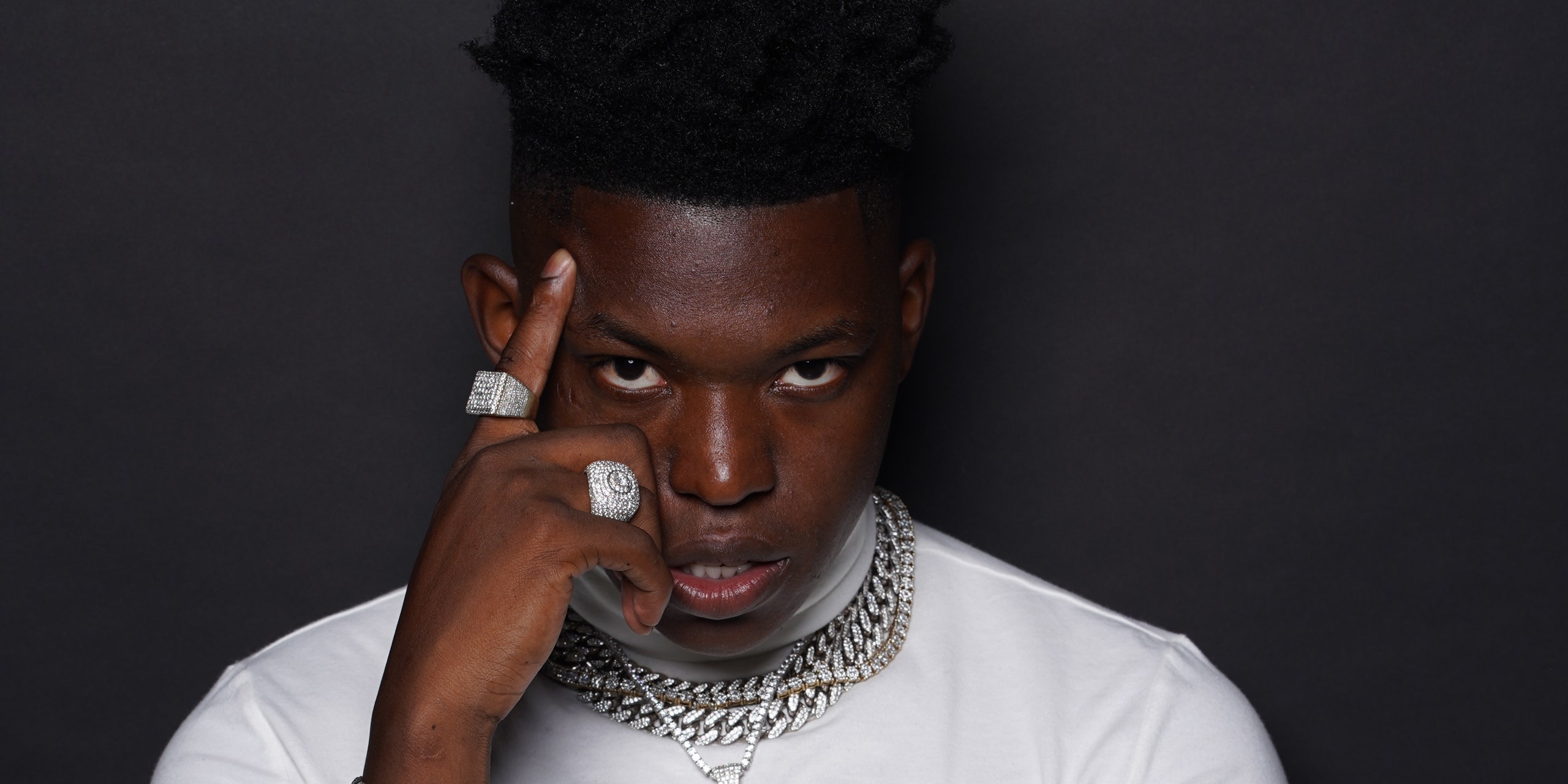 Yung Bleu posing with jewelry HD Wallpaper