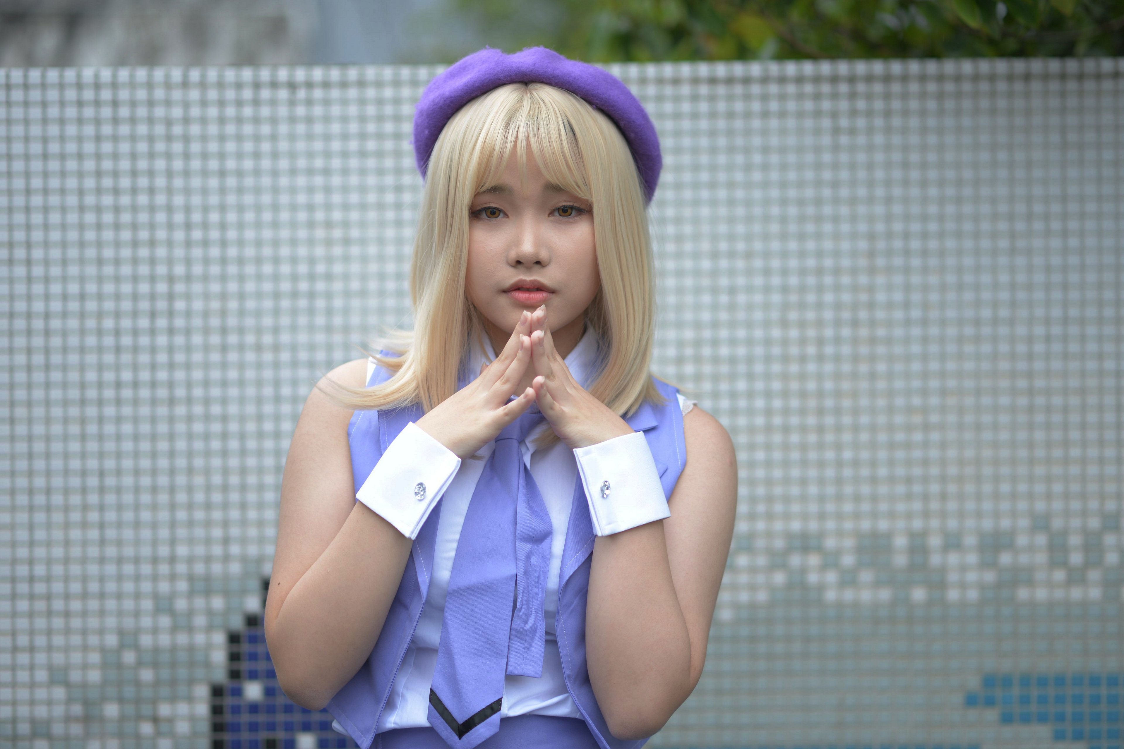 Asian woman with blonde hair wearing a purple hat HD Wallpaper