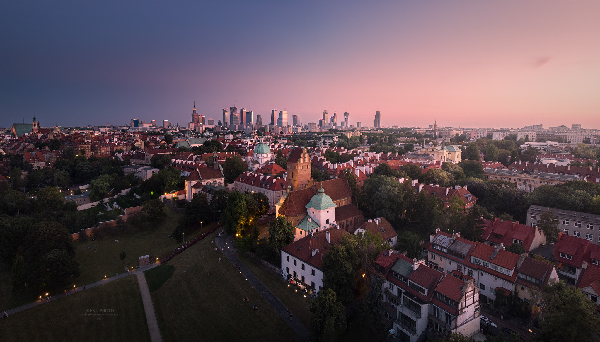 Warsaw skyline at dusk with old town HD Wallpaper