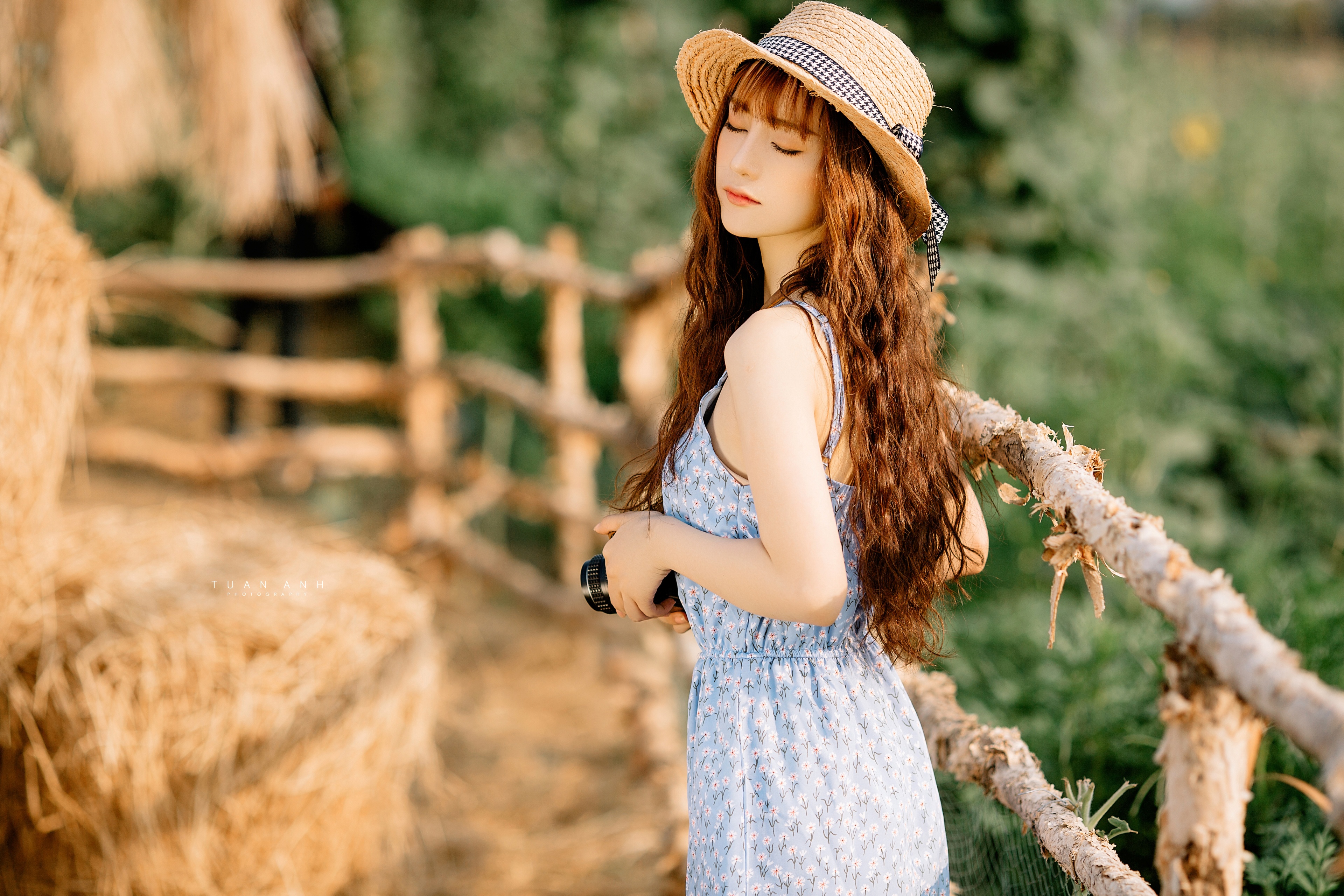 Asian woman with long hair wearing a hat and dress HD Wallpaper
