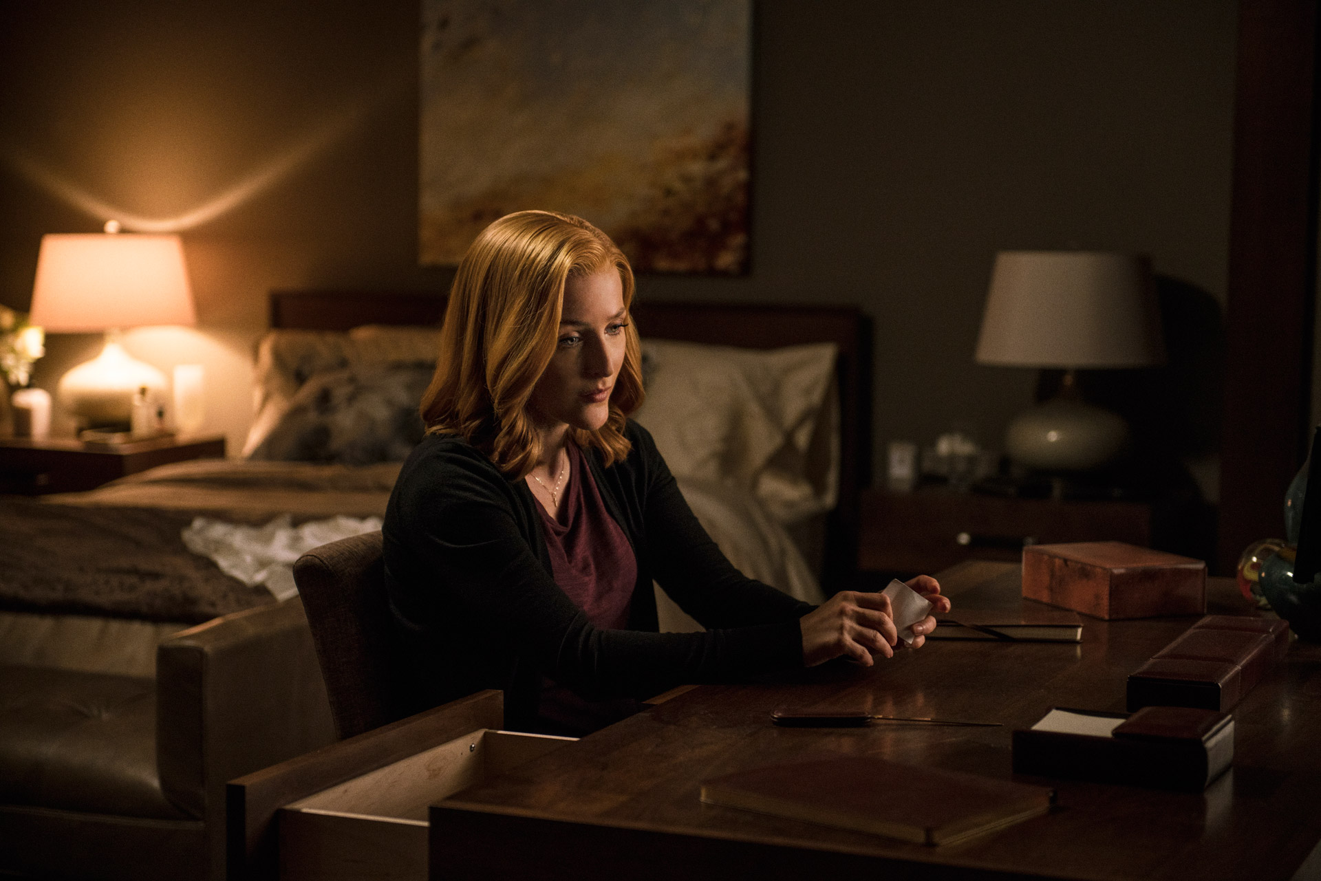 Dana Scully in a dimly lit room HD Wallpaper