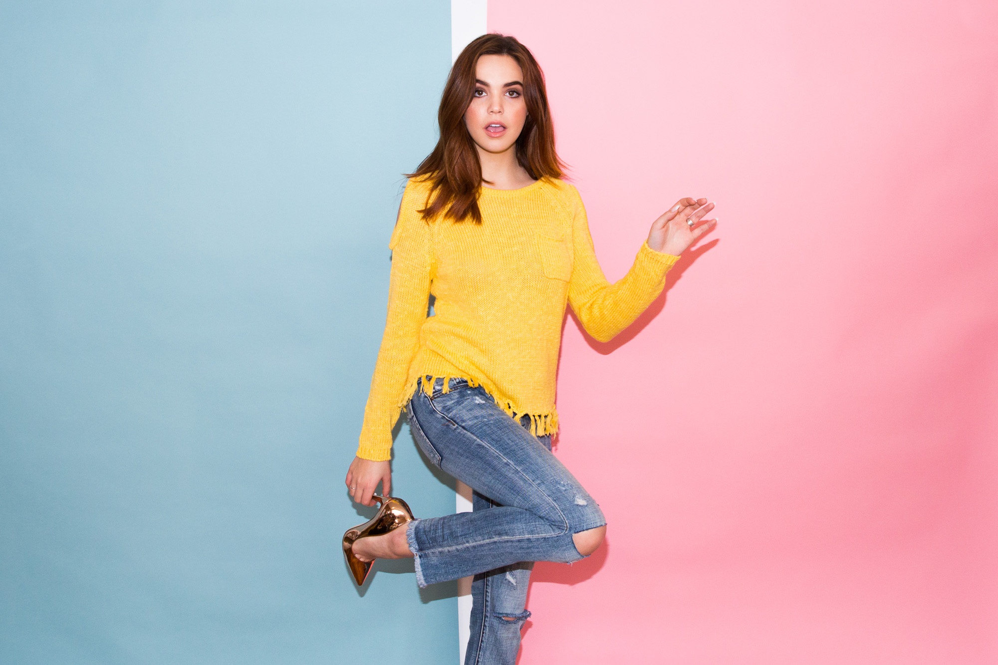 Bailee Madison in Yellow Sweater and Jeans HD Wallpaper