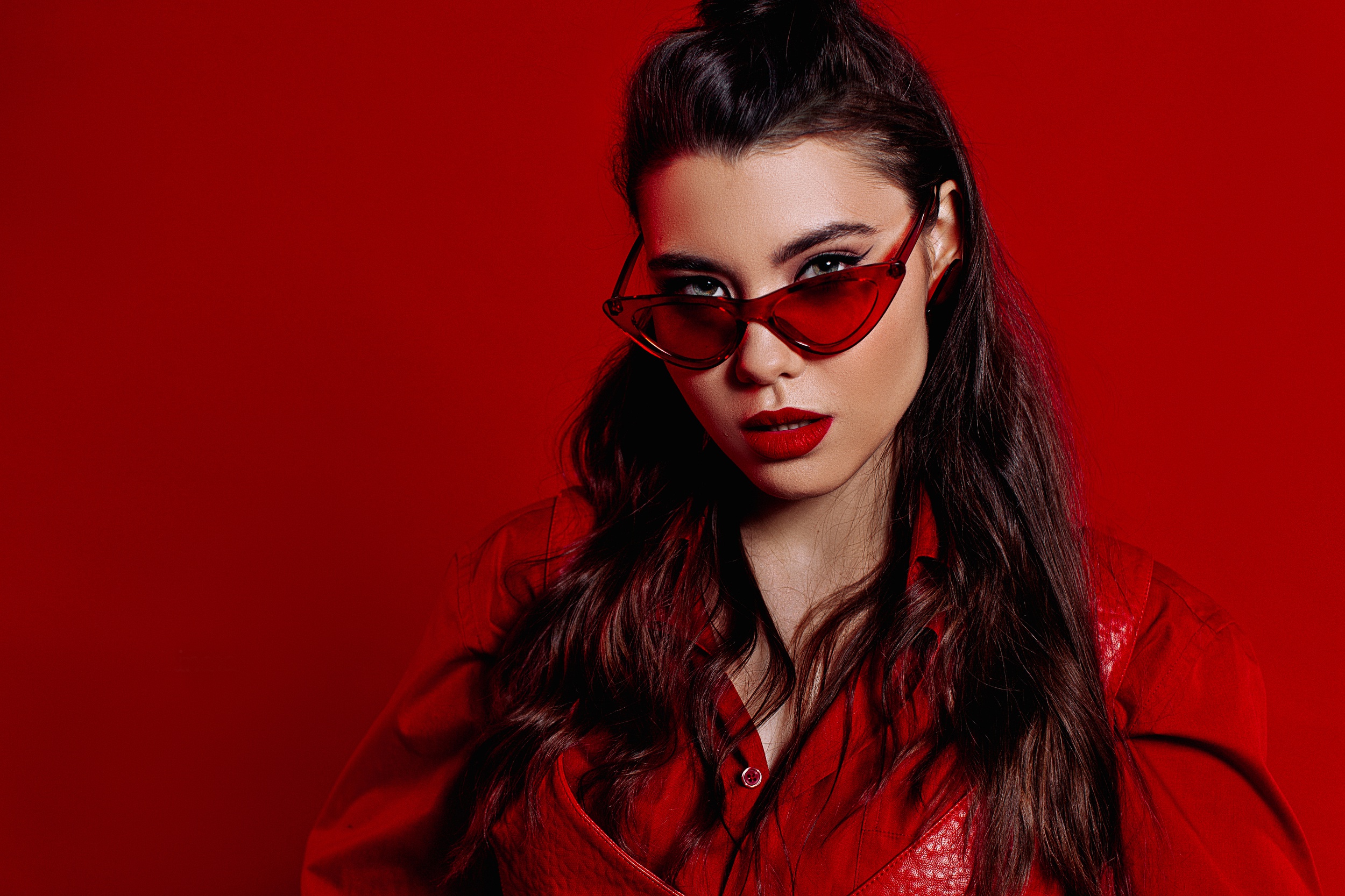 Woman with Black Hair and Sunglasses HD Wallpaper