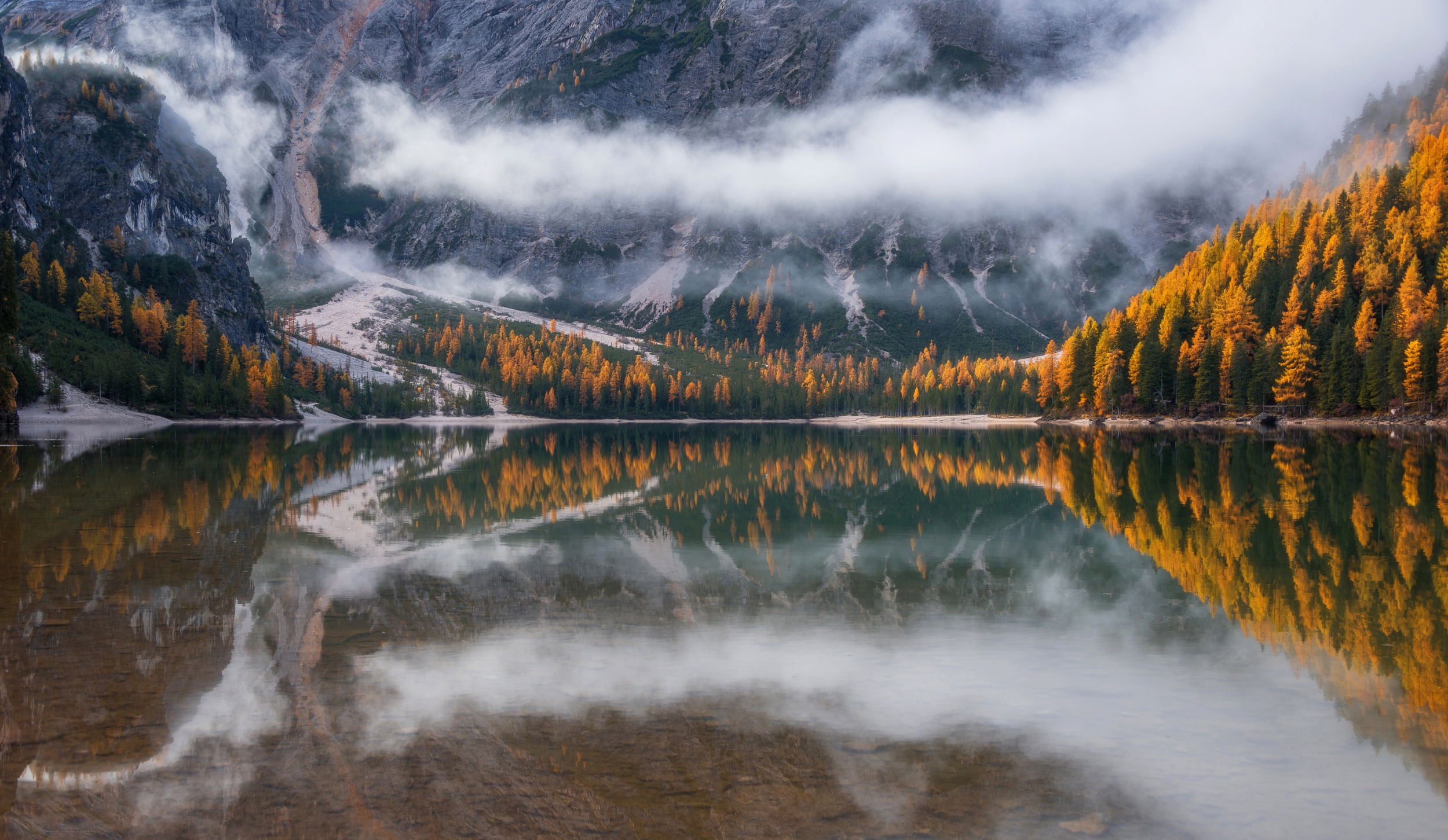 Lake with Autumn Trees and Foggy Mountains Reflection HD Wallpaper