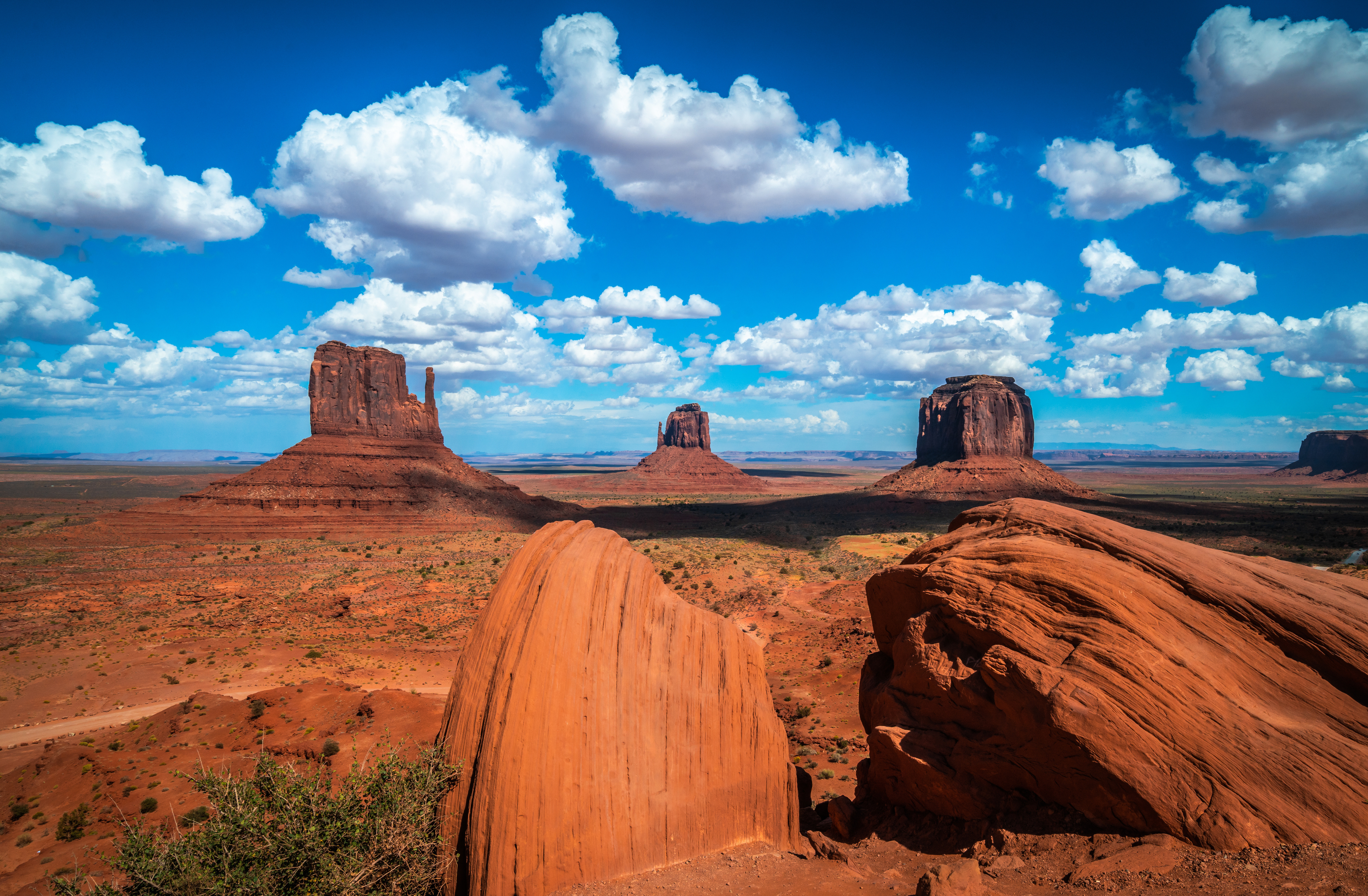 Monument Valley 4K Landscape with Clouds and Desert HD Wallpaper