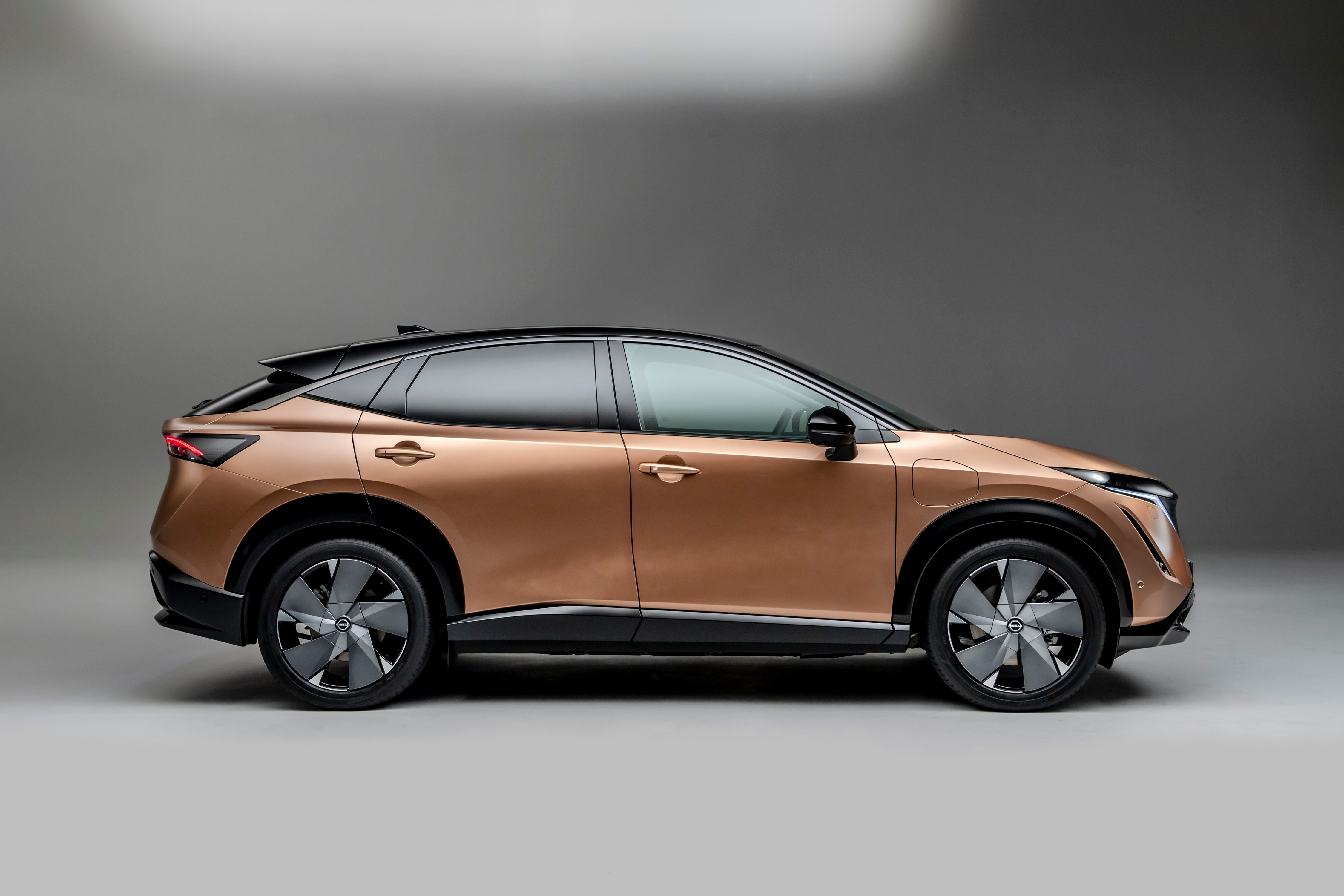 Nissan Ariya electric SUV HD Wallpaper
