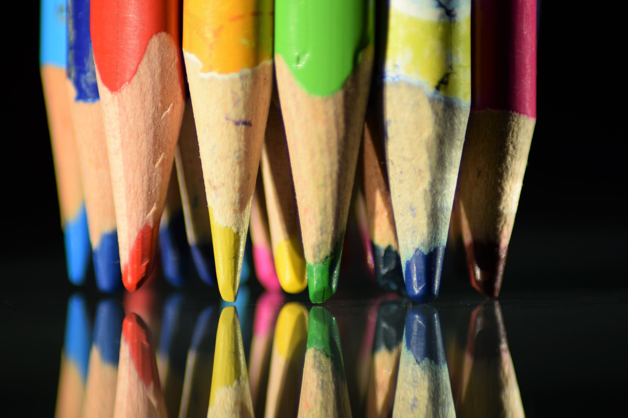 Macro photography of colored pencils on reflective surface HD Wallpaper