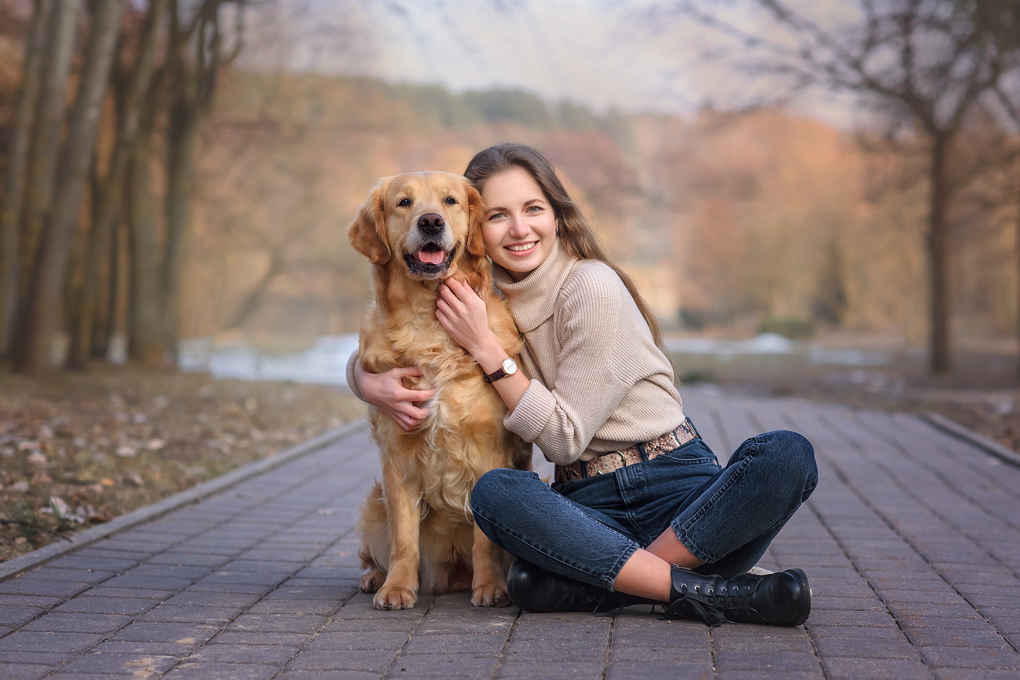Woman hugging a Golden Retriever dog HD Wallpaper