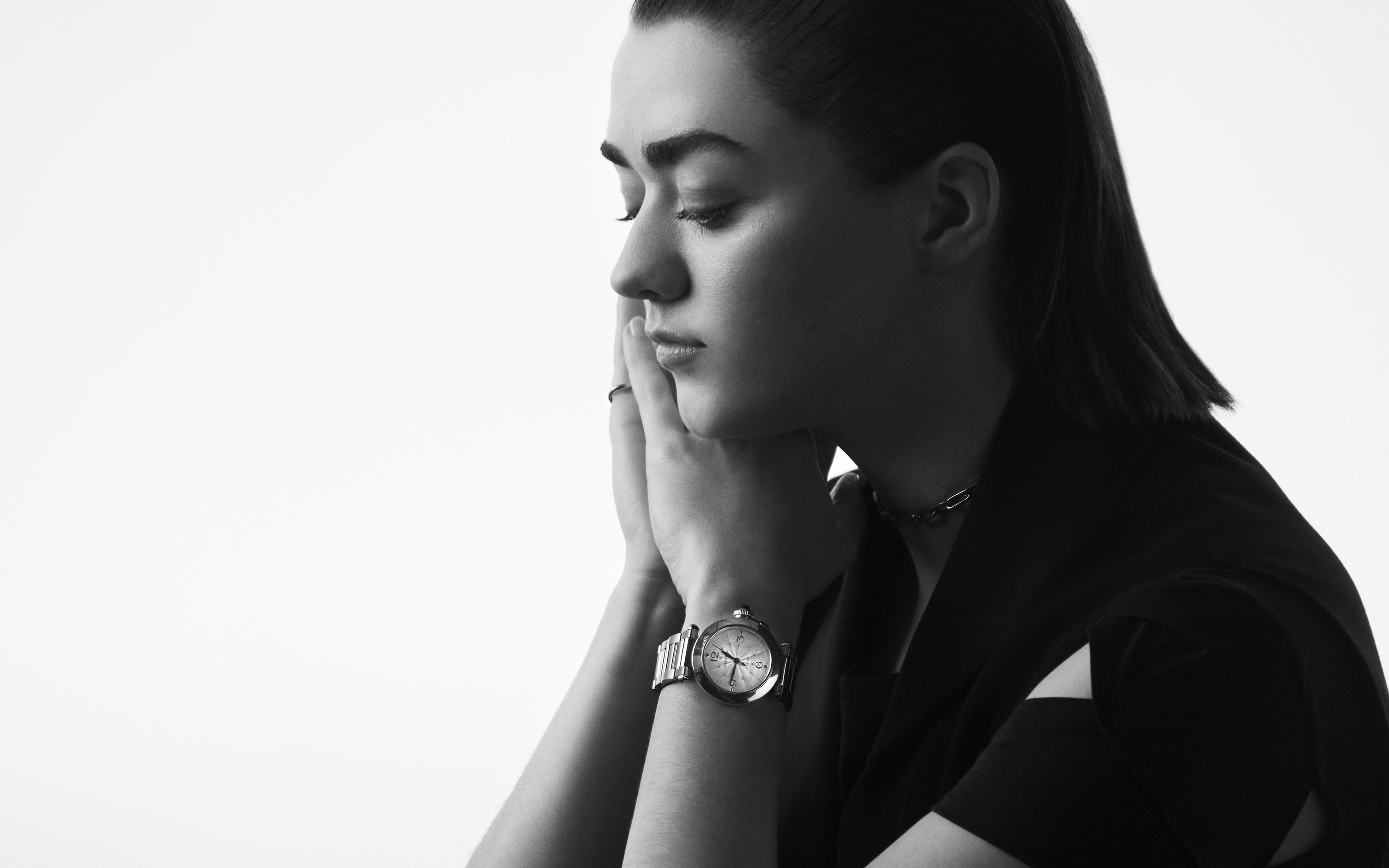 Maisie Williams wearing a wrist watch HD Wallpaper