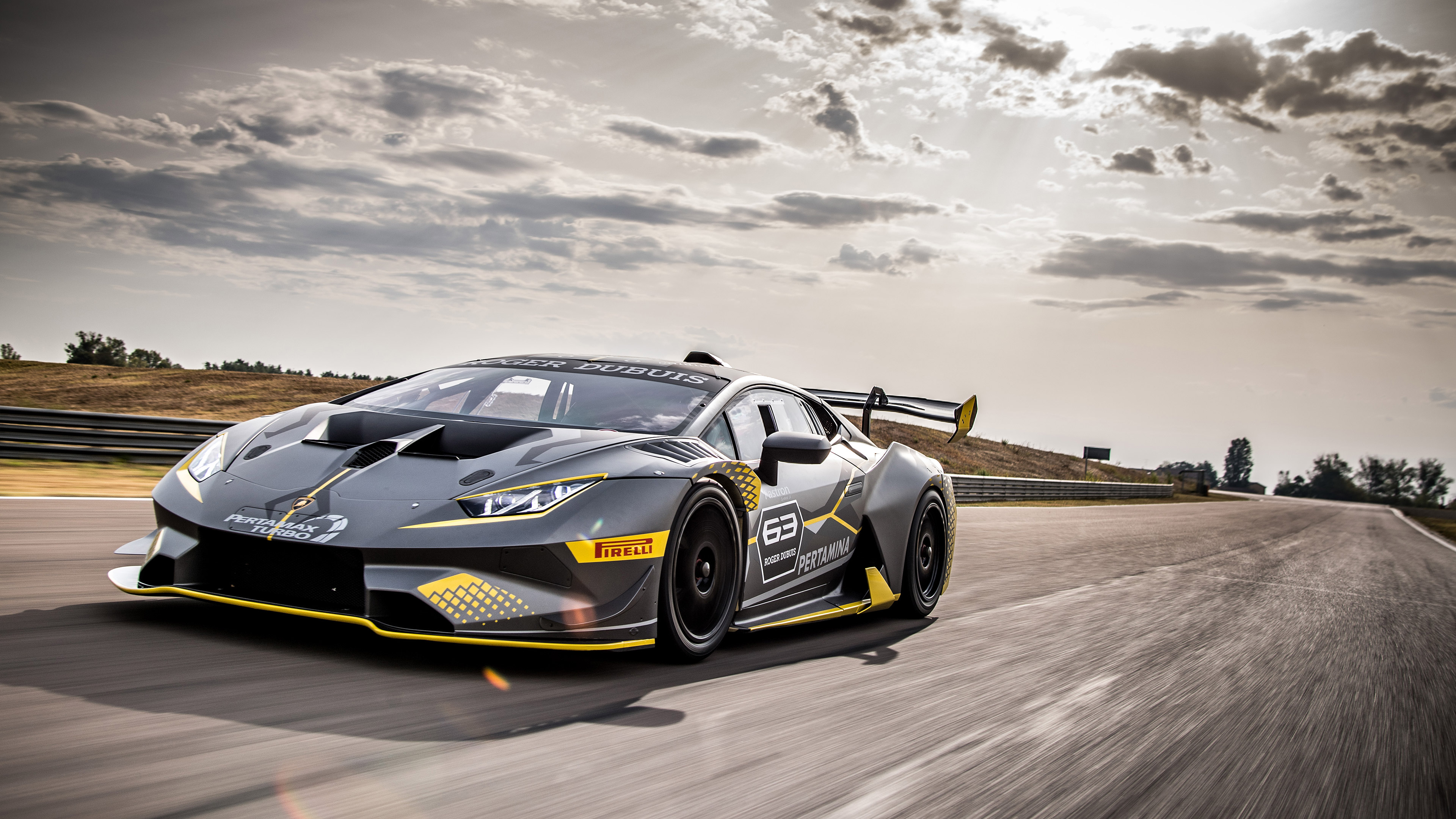Lamborghini Huracán Super Trofeo EVO race car on track HD Wallpaper