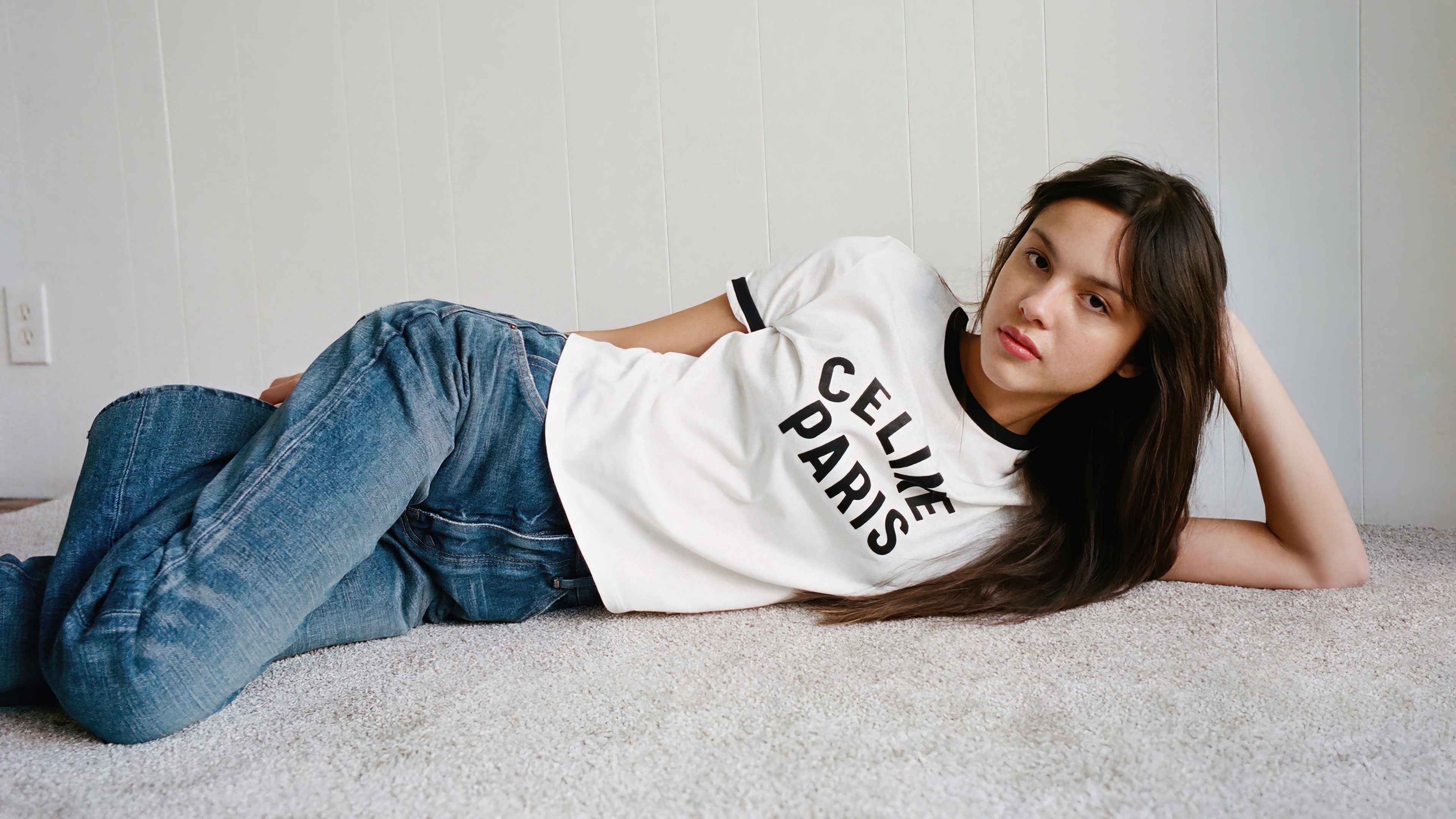 Olivia Rodrigo in Celine Paris T-shirt and Jeans HD Wallpaper