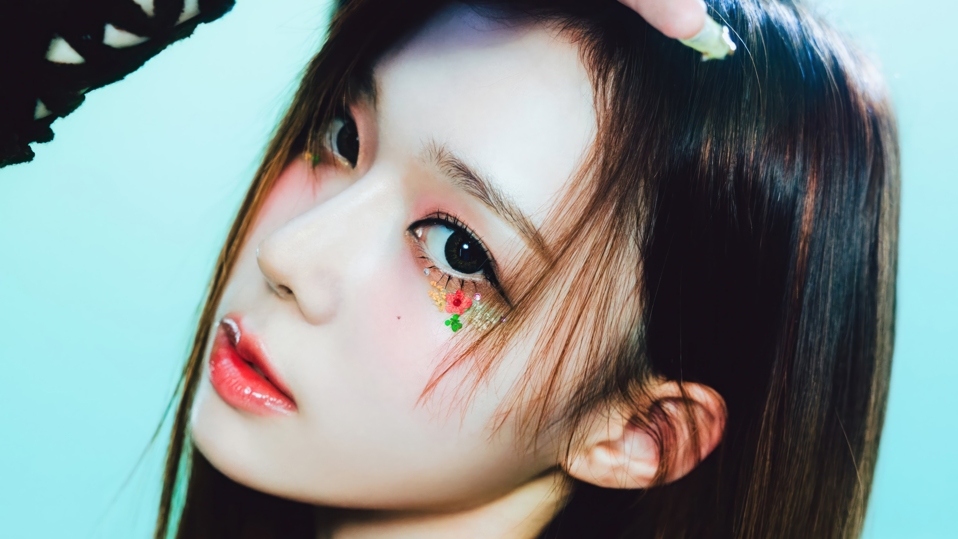 Winter from Aespa with floral eye makeup HD Wallpaper