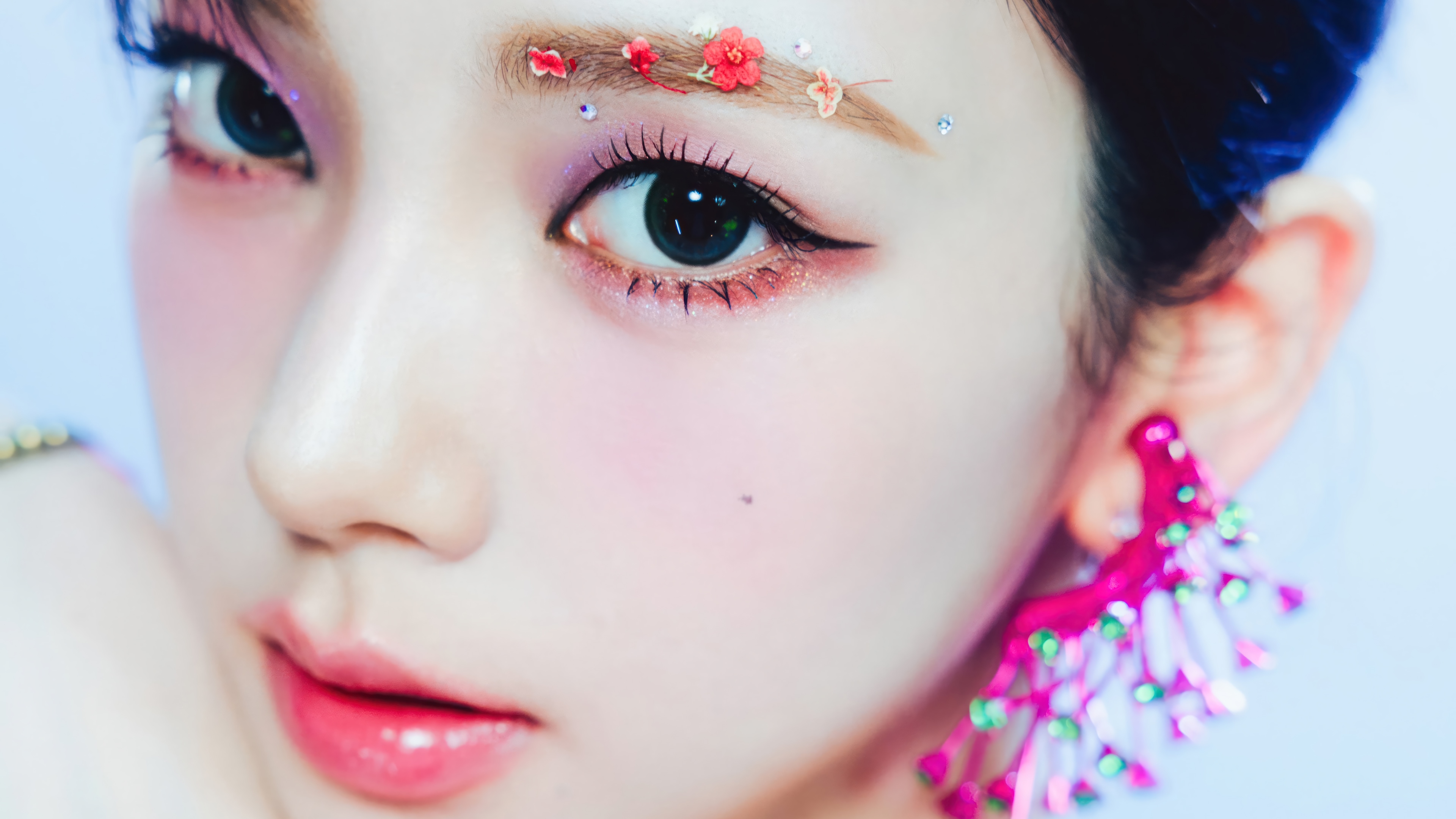 Karina from Aespa with floral eye makeup HD Wallpaper