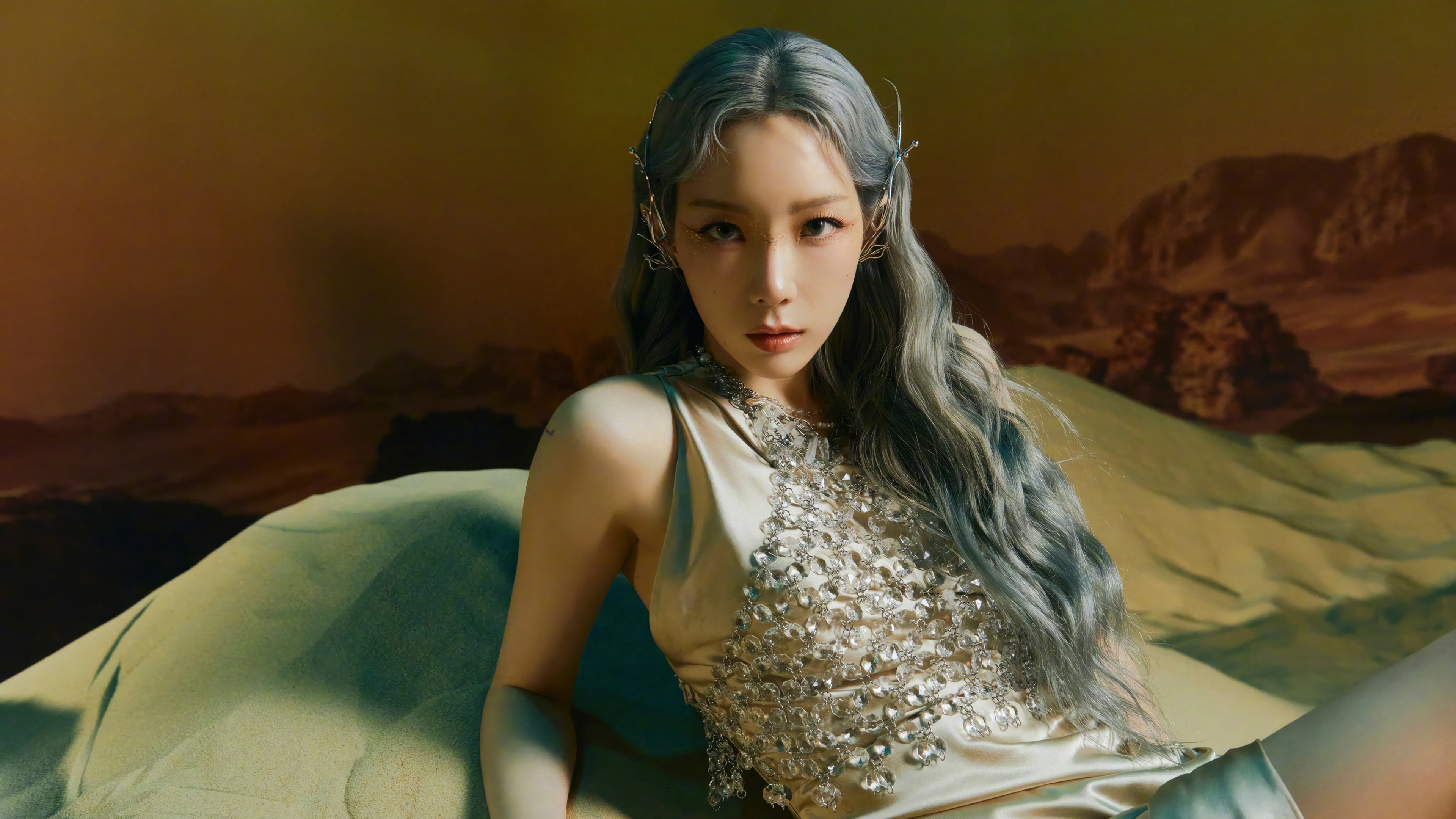 Kim Tae Yeon in a desert landscape HD Wallpaper