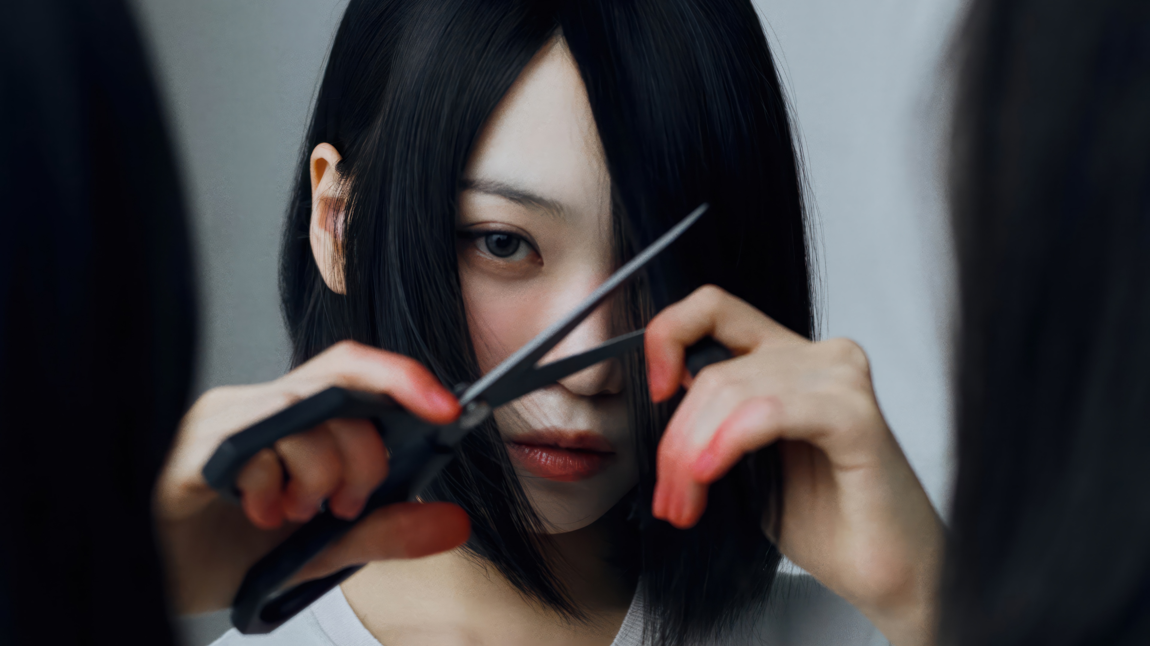Kim Chae-Won Cuts Her Hair With Bloody Scissors Hd Wallpaper | Rare Gallery