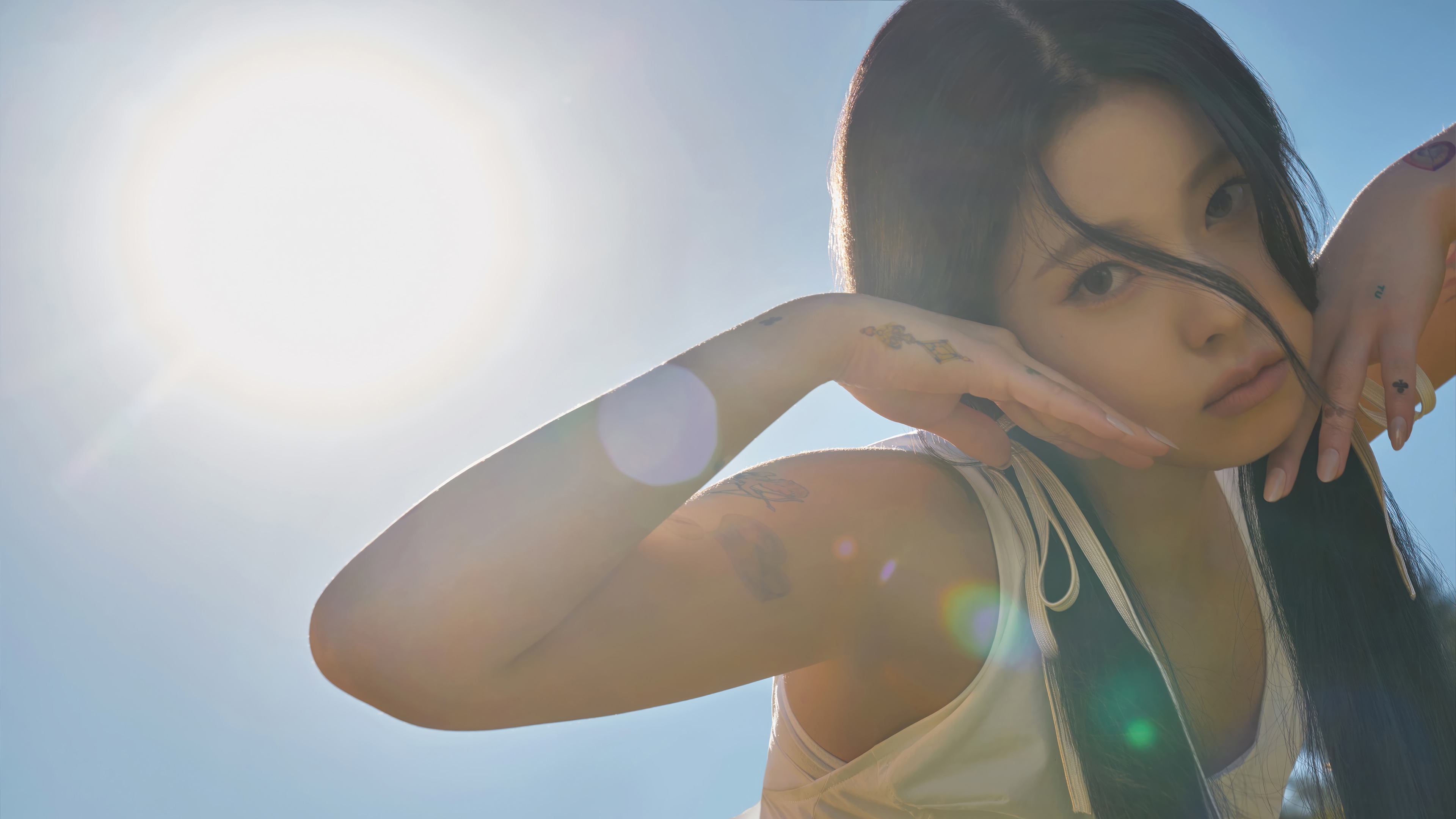 NMIXX Kyujin in sunlight 4K HD Wallpaper