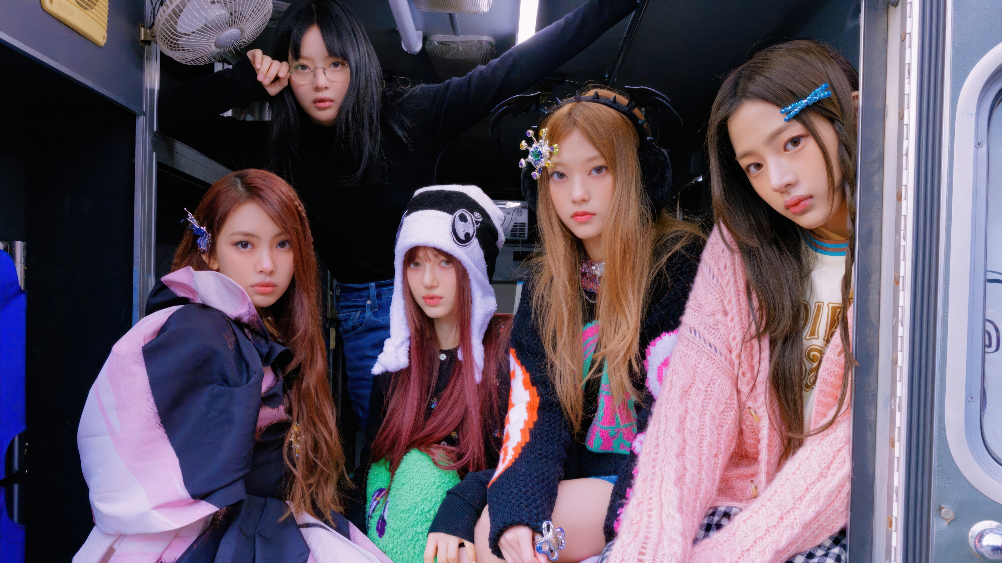 NewJeans members in a vehicle, 4K HD Wallpaper