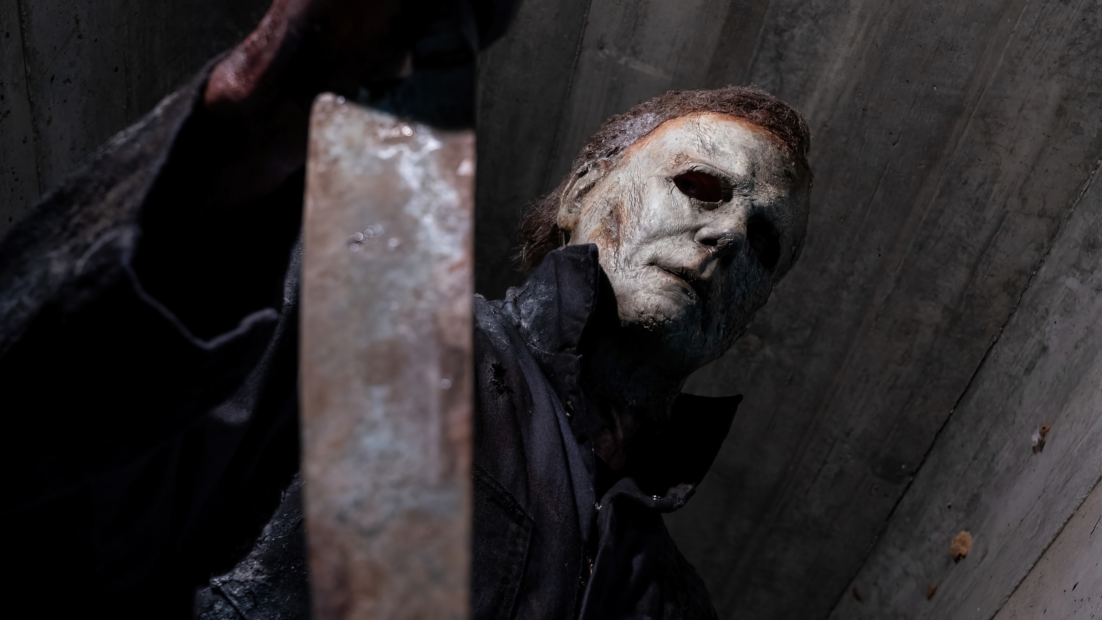 Michael Myers with Knife in Halloween Ends 4K HD Wallpaper