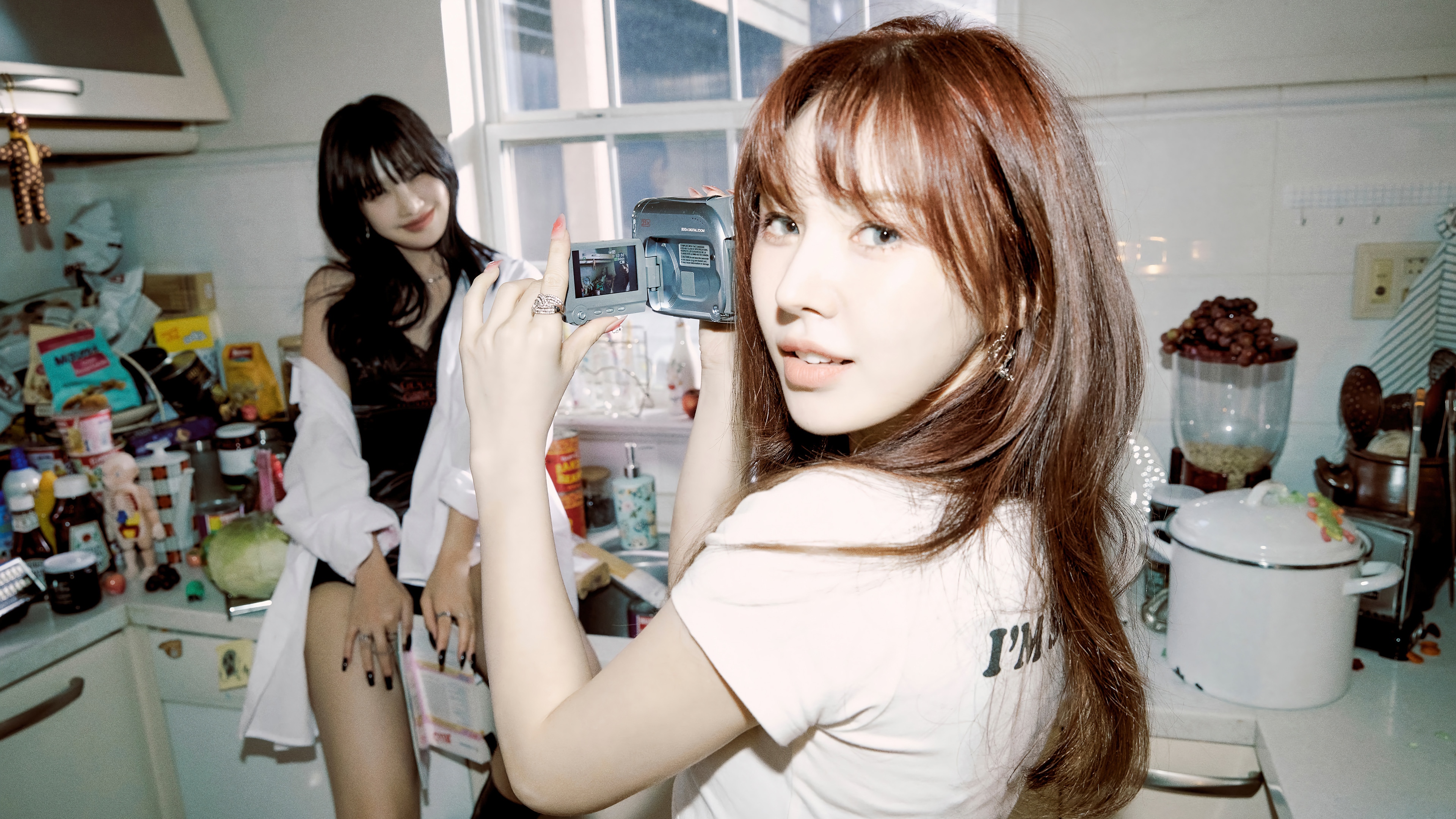Red Velvet Wendy and Joy in a messy kitchen HD Wallpaper