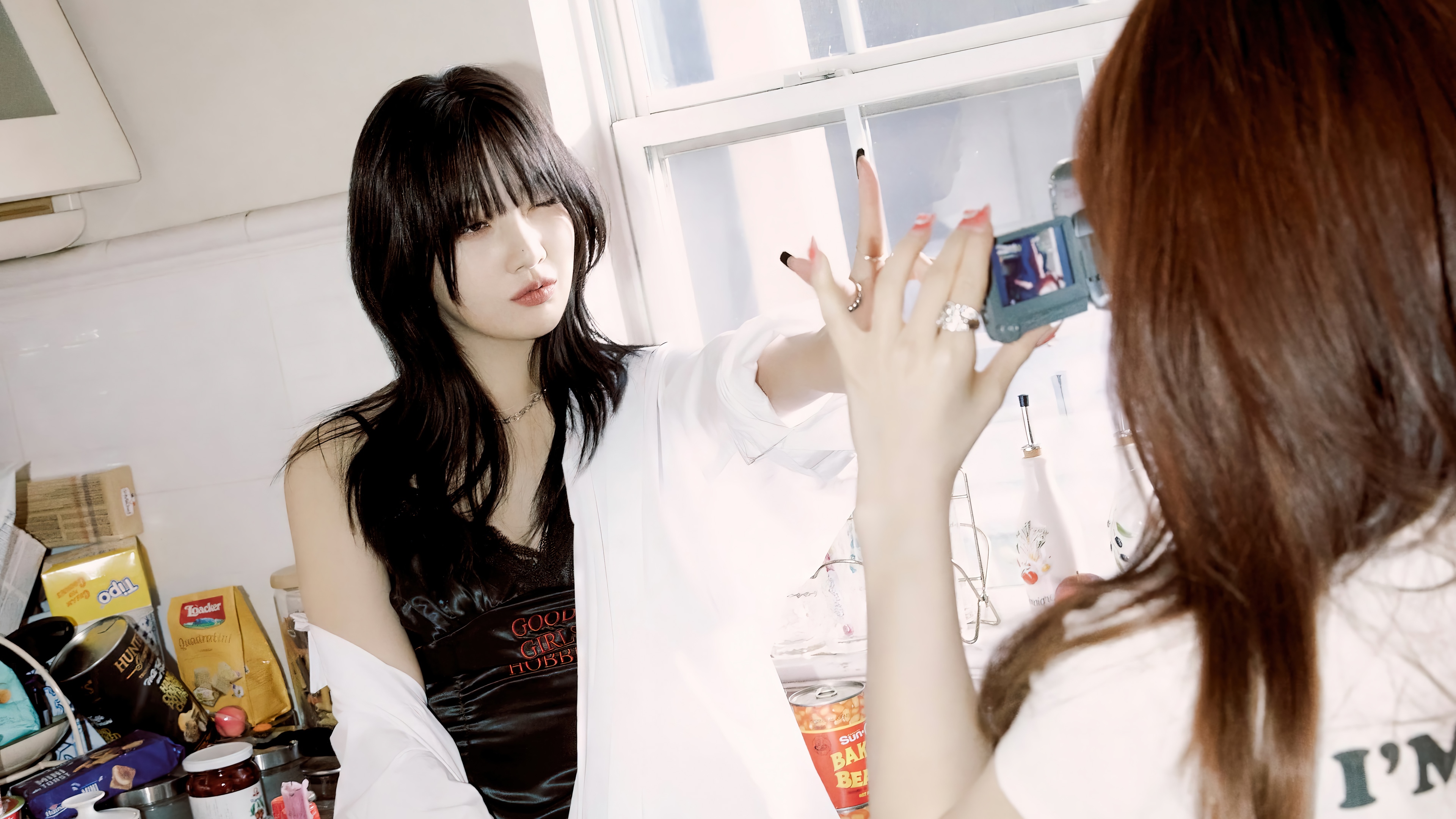 Joy (Park Soo-young) filming with a camcorder HD Wallpaper