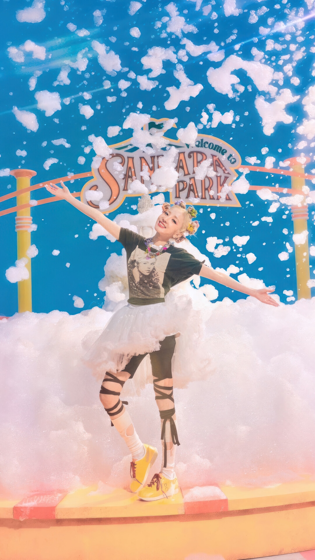Sandara Park in a bubble park HD Phone Wallpaper