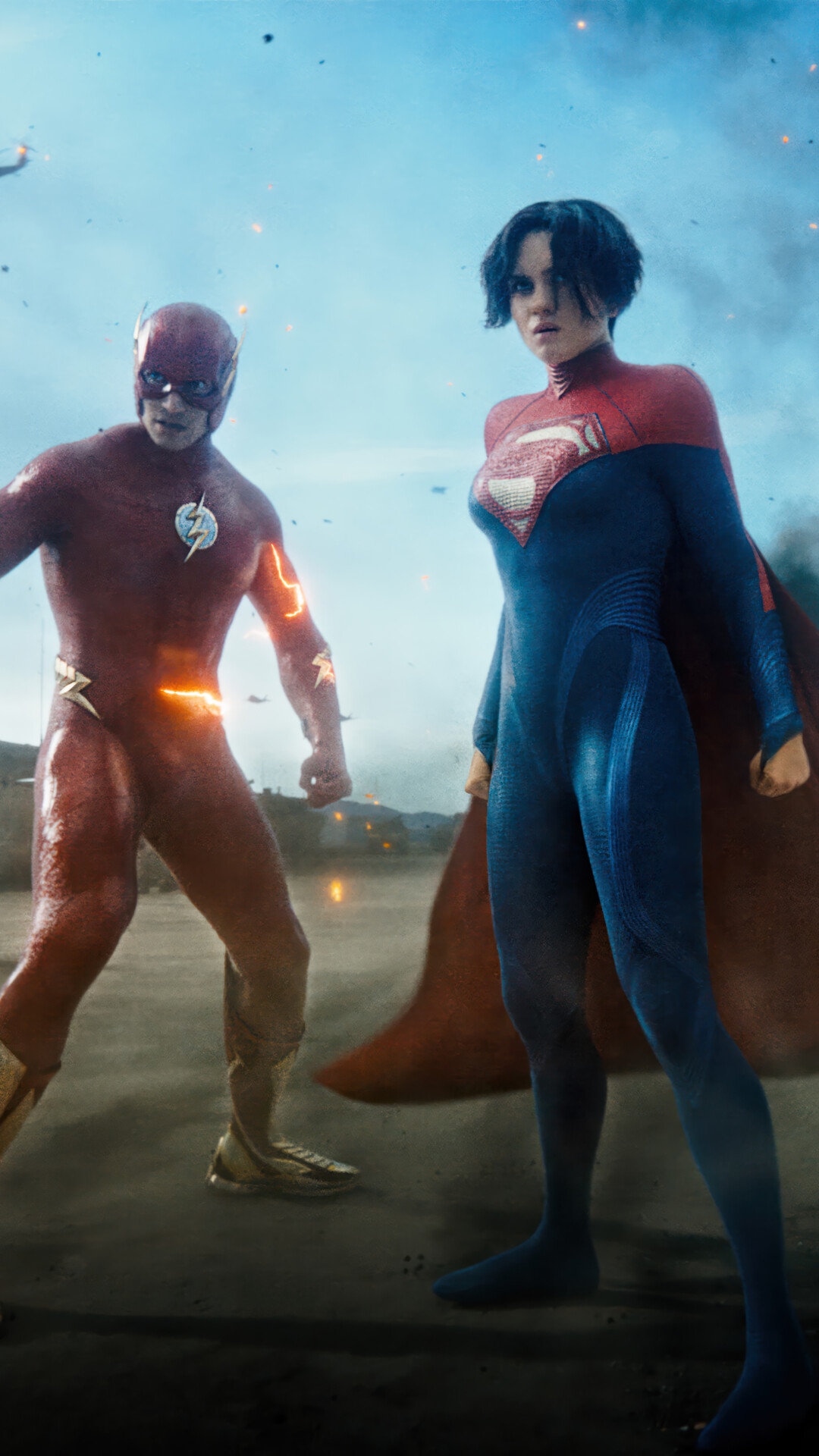 The Flash and Supergirl in battle HD Phone Wallpaper