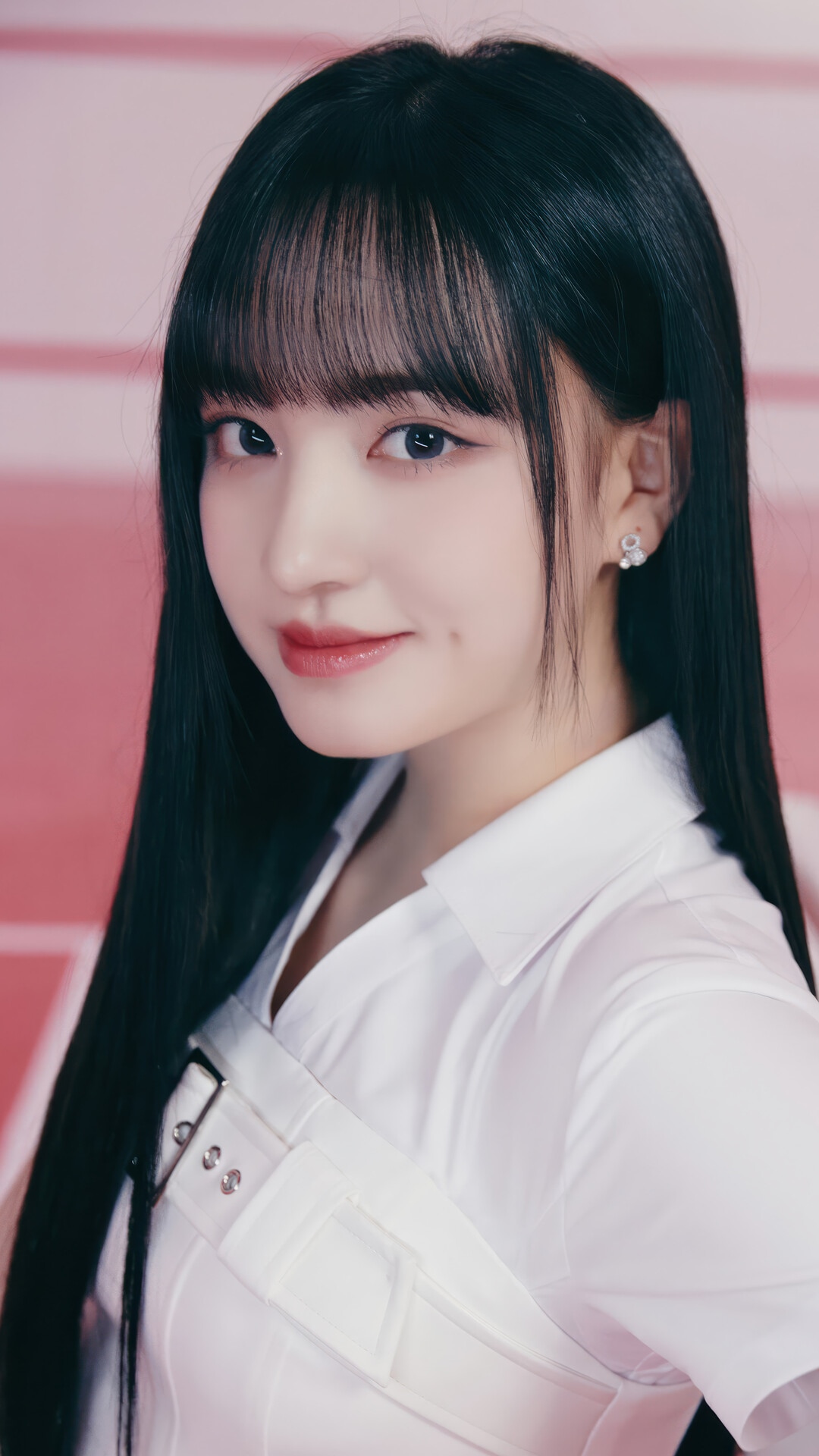 Liz from IVE in a white shirt HD Phone Wallpaper
