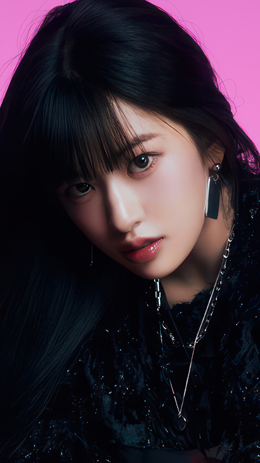 Yujin from IVE in a black outfit HD Phone Wallpaper