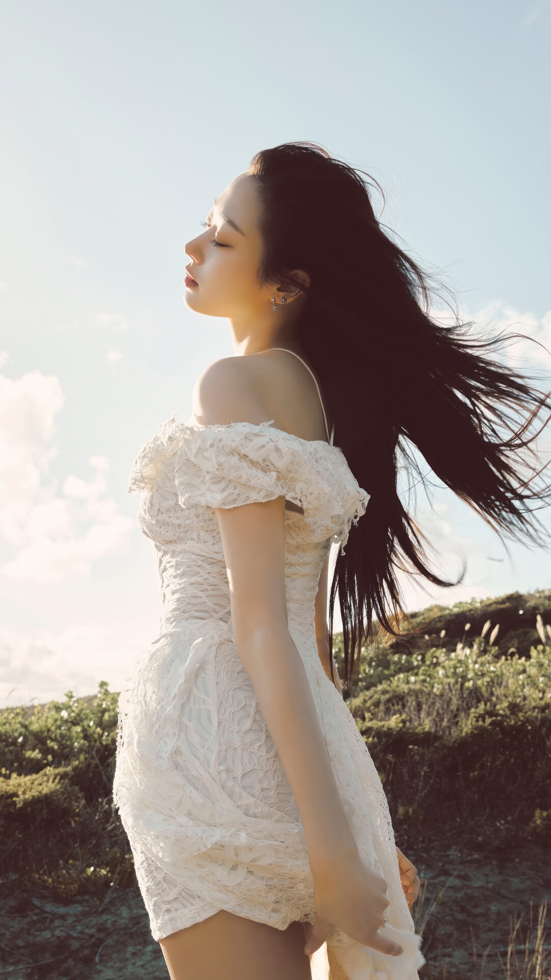 Giselle from Aespa in a white dress HD Phone Wallpaper