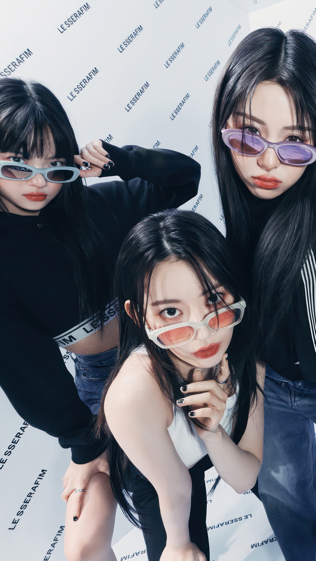 LE SSERAFIM members wearing sunglasses HD Phone Wallpaper