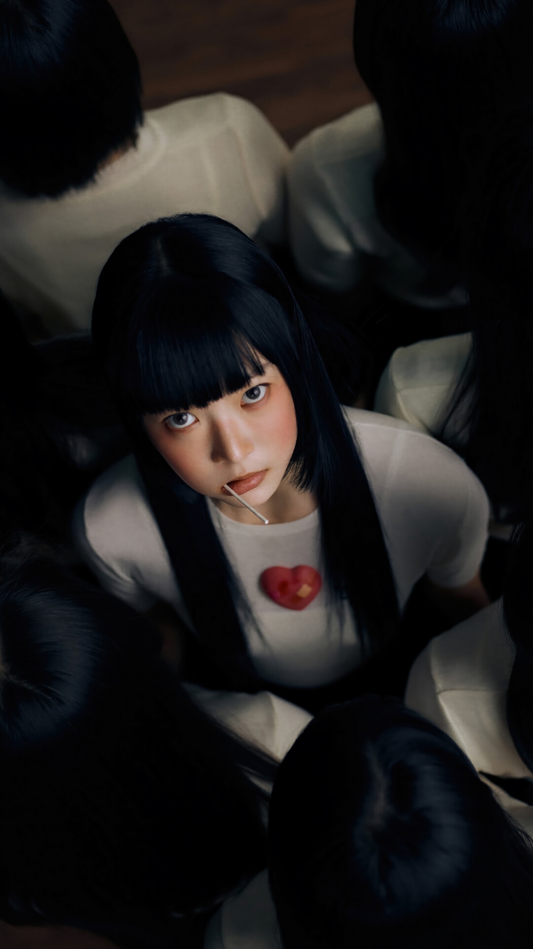 Hong Eunchae of LE SSERAFIM with a heart accessory HD Phone Wallpaper