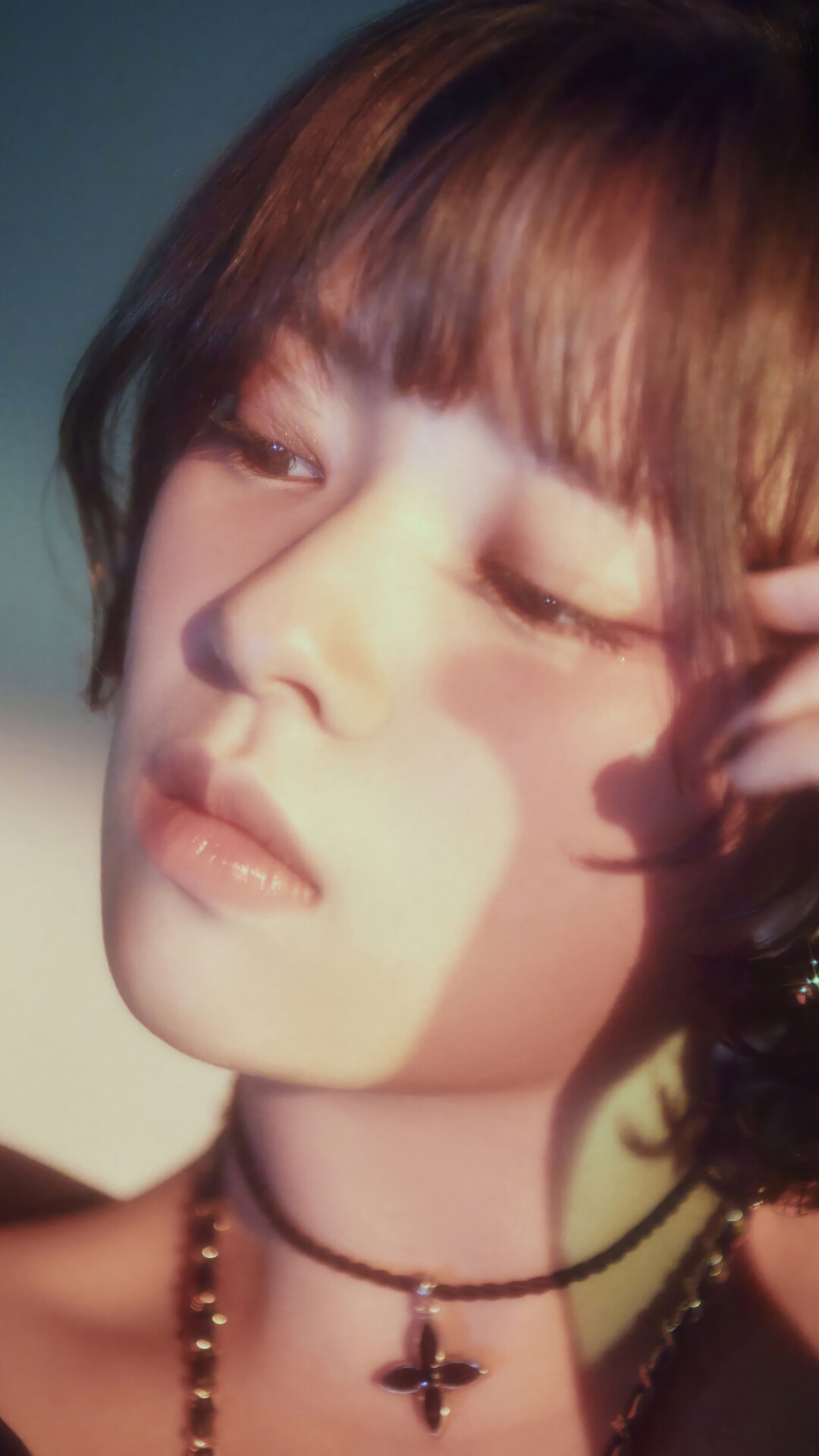 Jeongyeon of TWICE with a cross necklace HD Phone Wallpaper