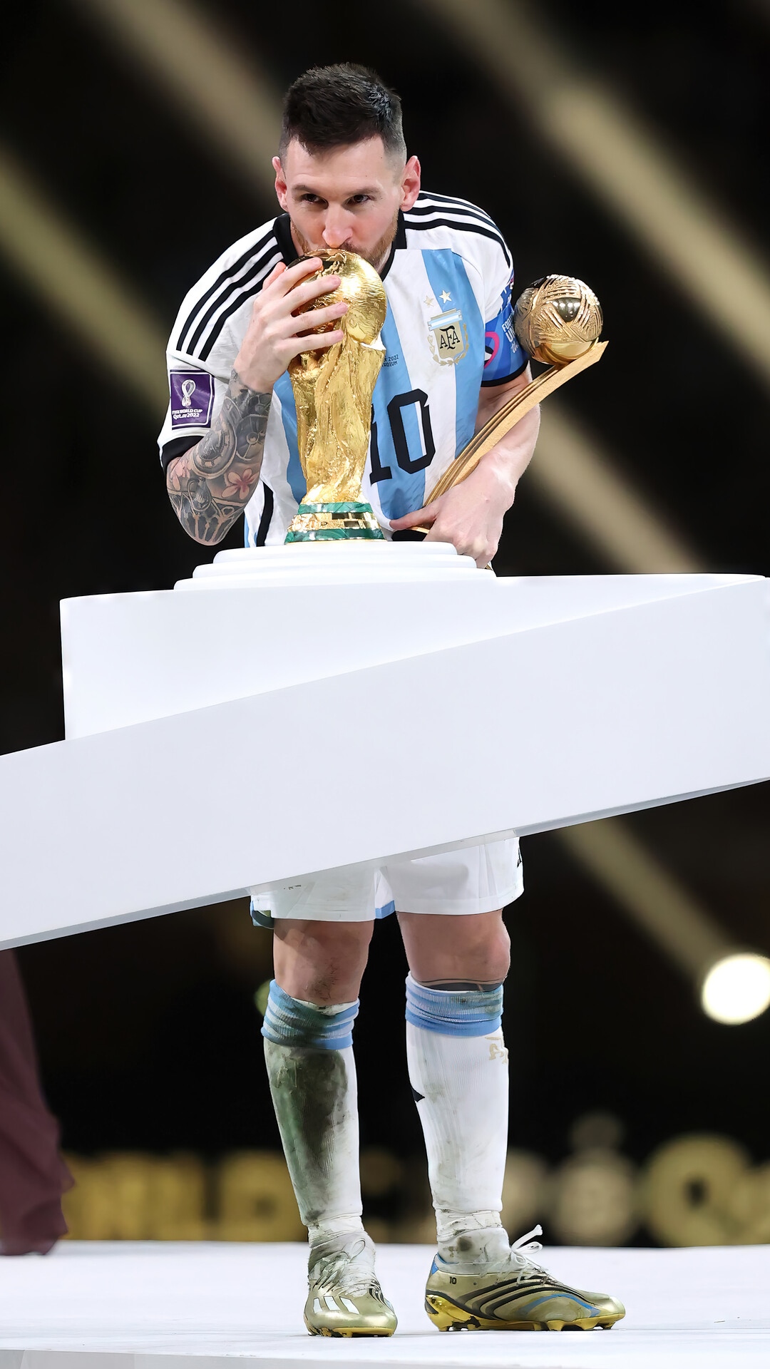 Lionel Messi kisses the FIFA World Cup trophy HD Phone Wallpaper