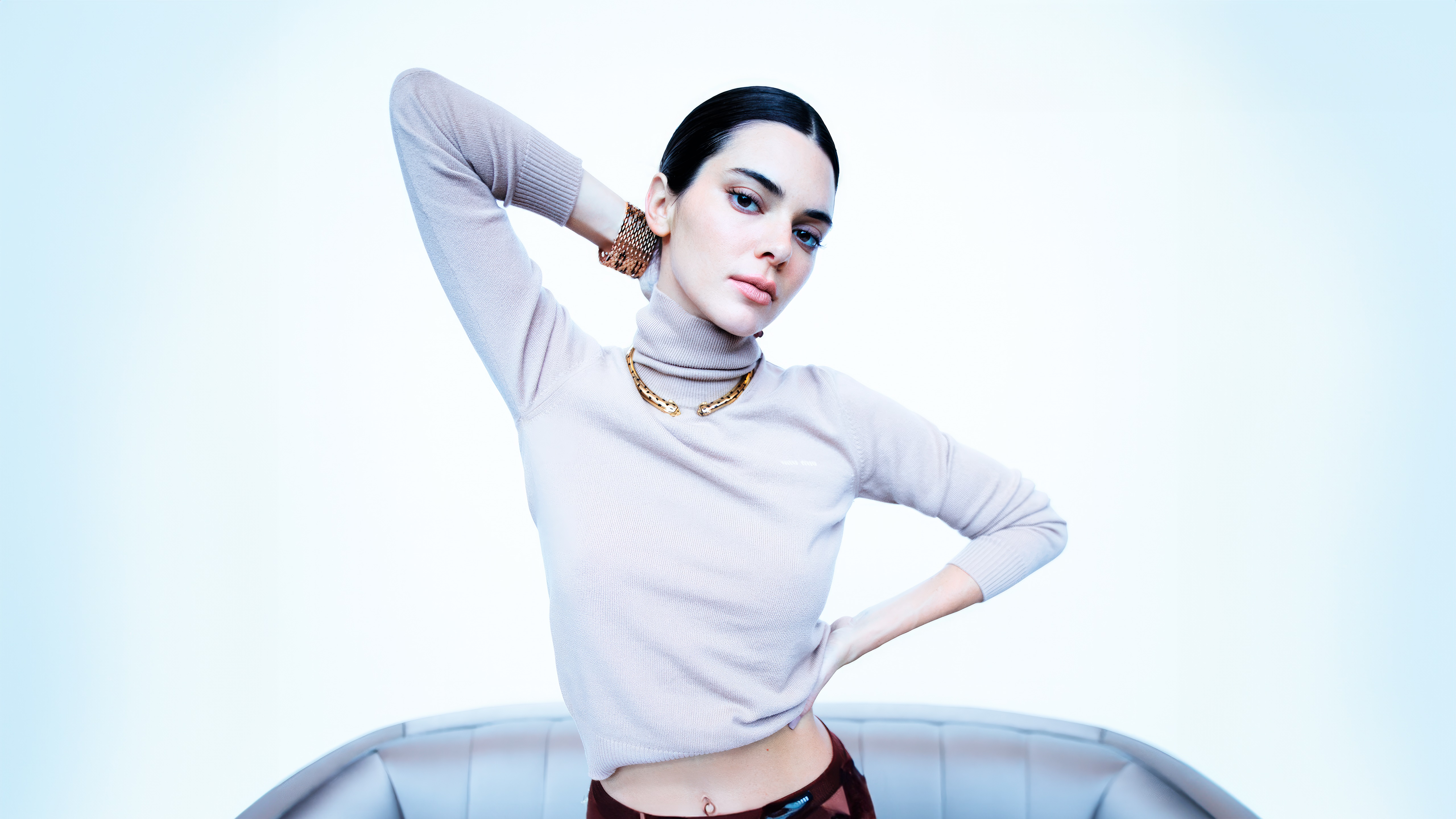Kendall Jenner in a beige turtleneck and gold necklace HD Wallpaper